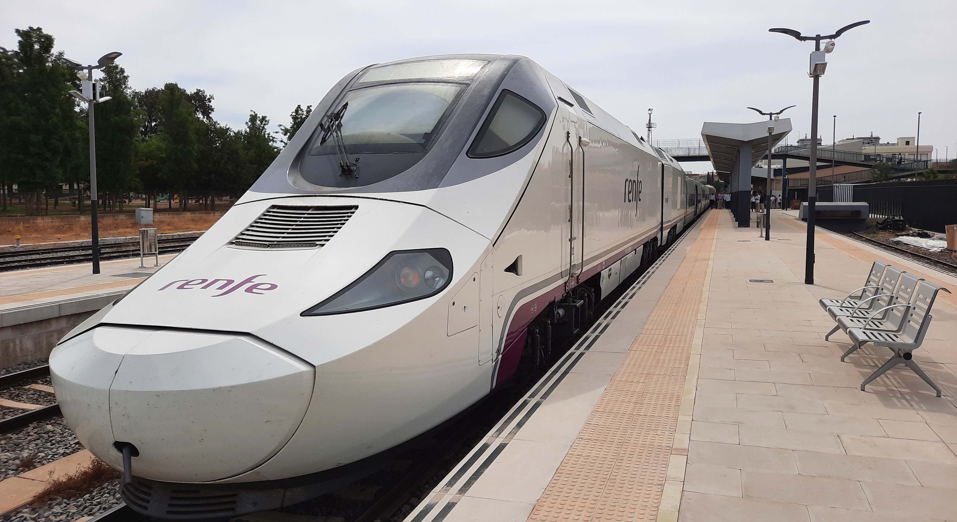 Imagen de recurso de un tren Alvia. Foto: EP.