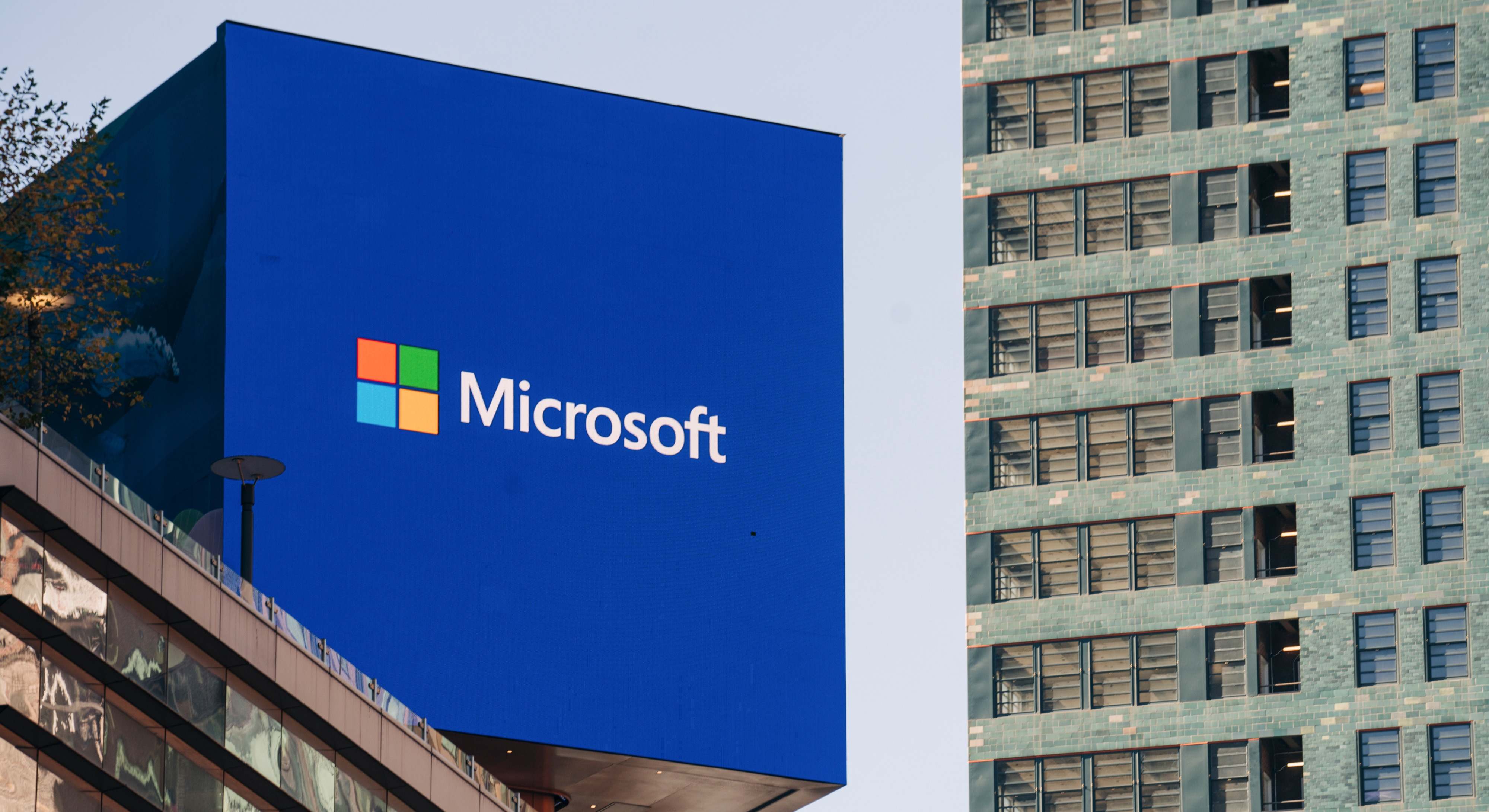 Un cartel de Microsoft.