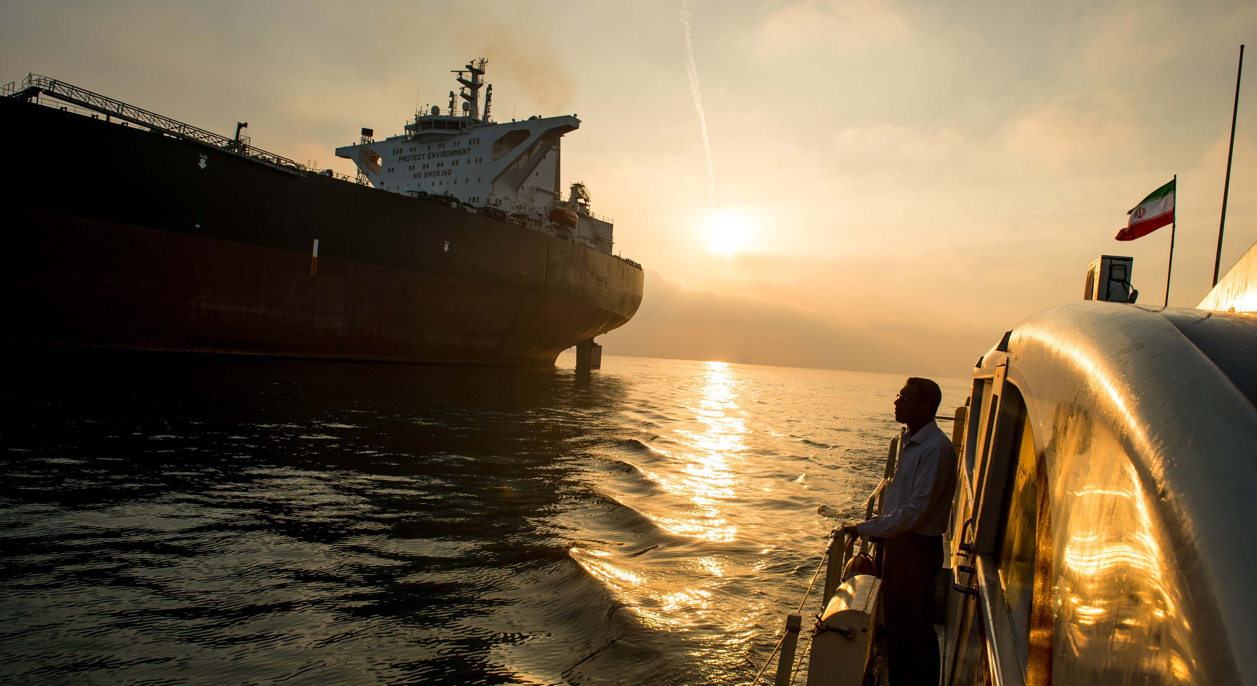 Barcos iraníes en el Golfo Pérsico (Bloomberg)