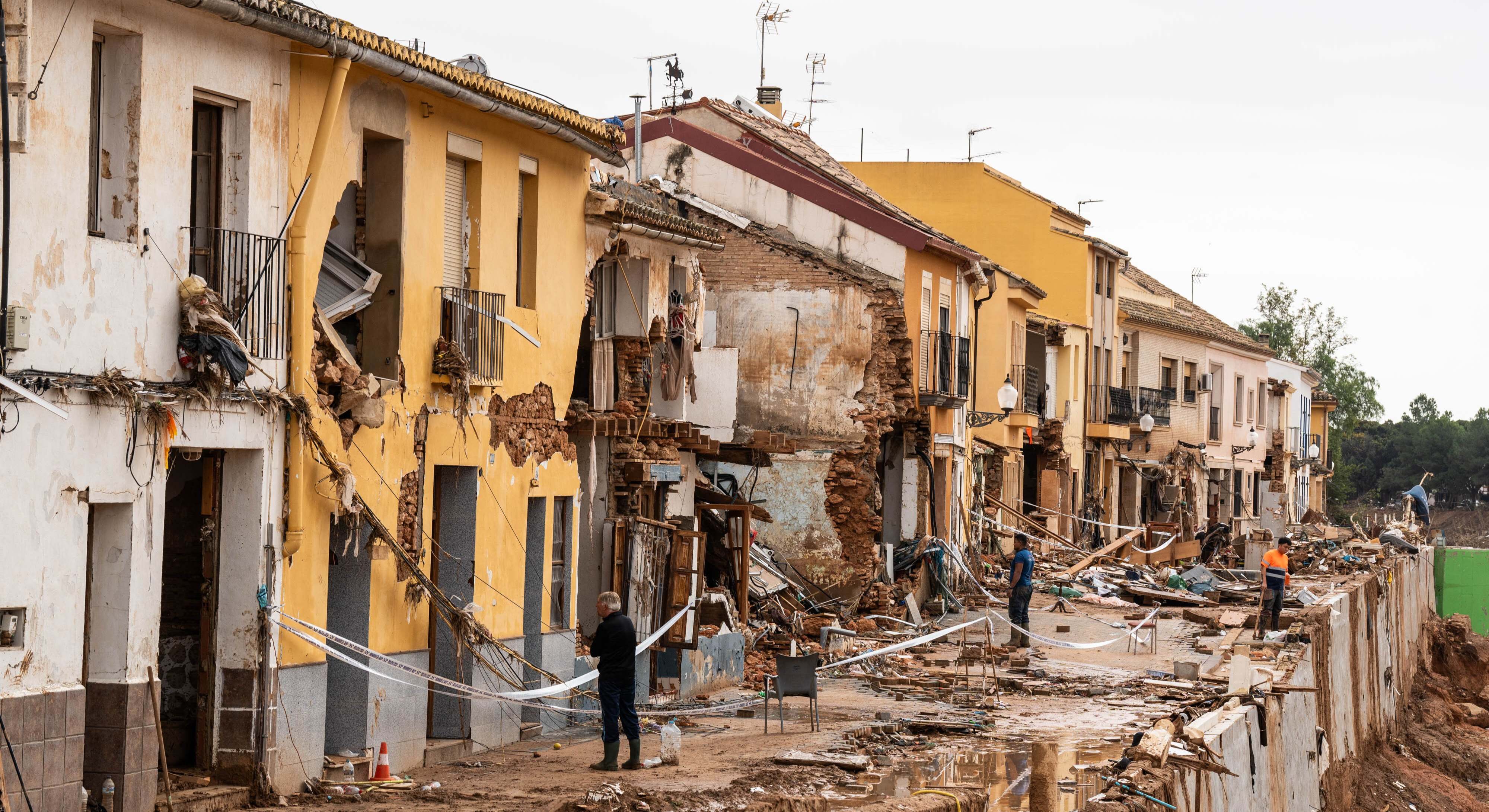 Casas destrozadas pegadas a un barranco, a 4 de noviembre de 2024, en Picaña, Valencia