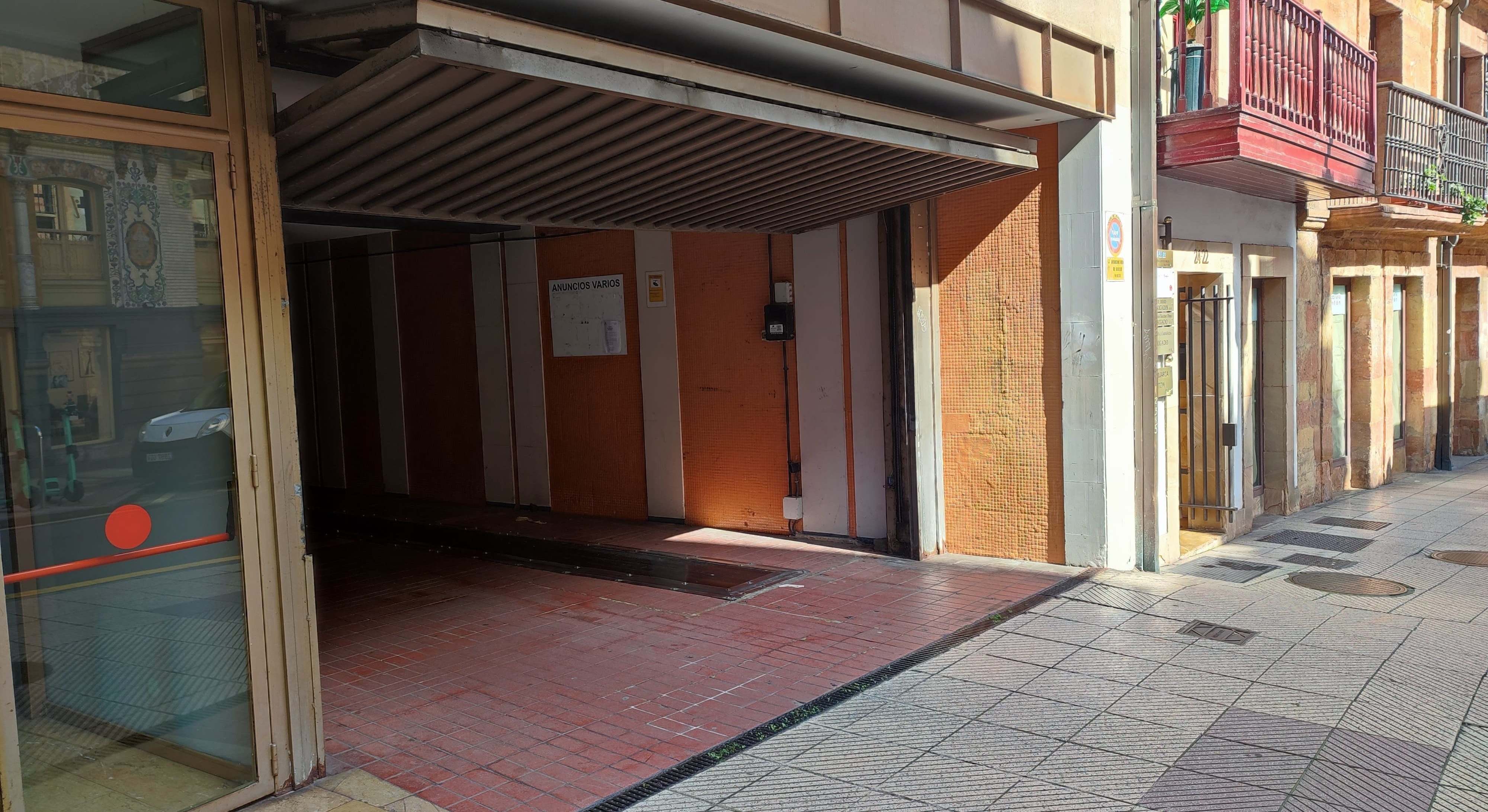 Entrada al garaje de una vivienda