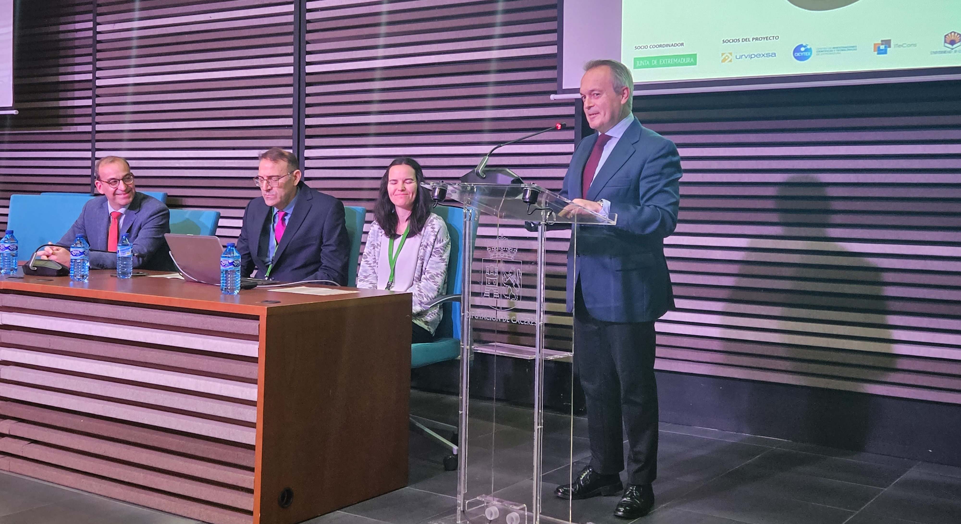 El consejero de Infraestructuras, Transporte y Vivienda, Manuel Martín Castizo, durante la inauguración
