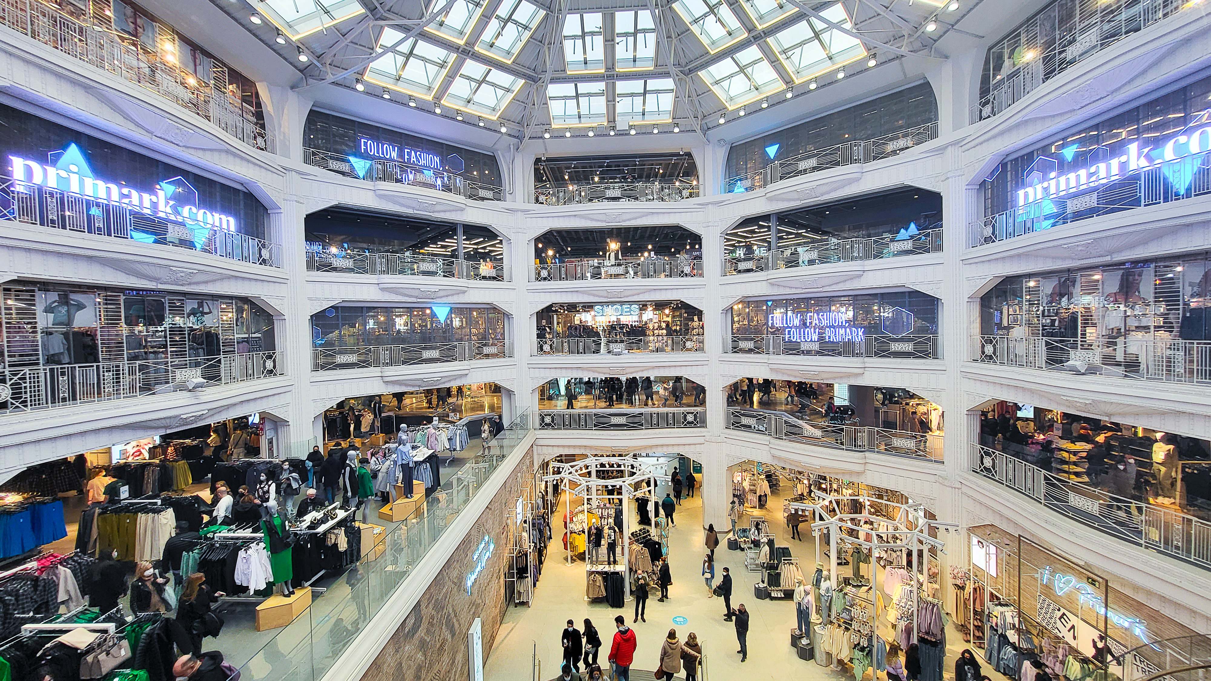 Interior de la tienda de Primark en la Gran Vía madrileña.