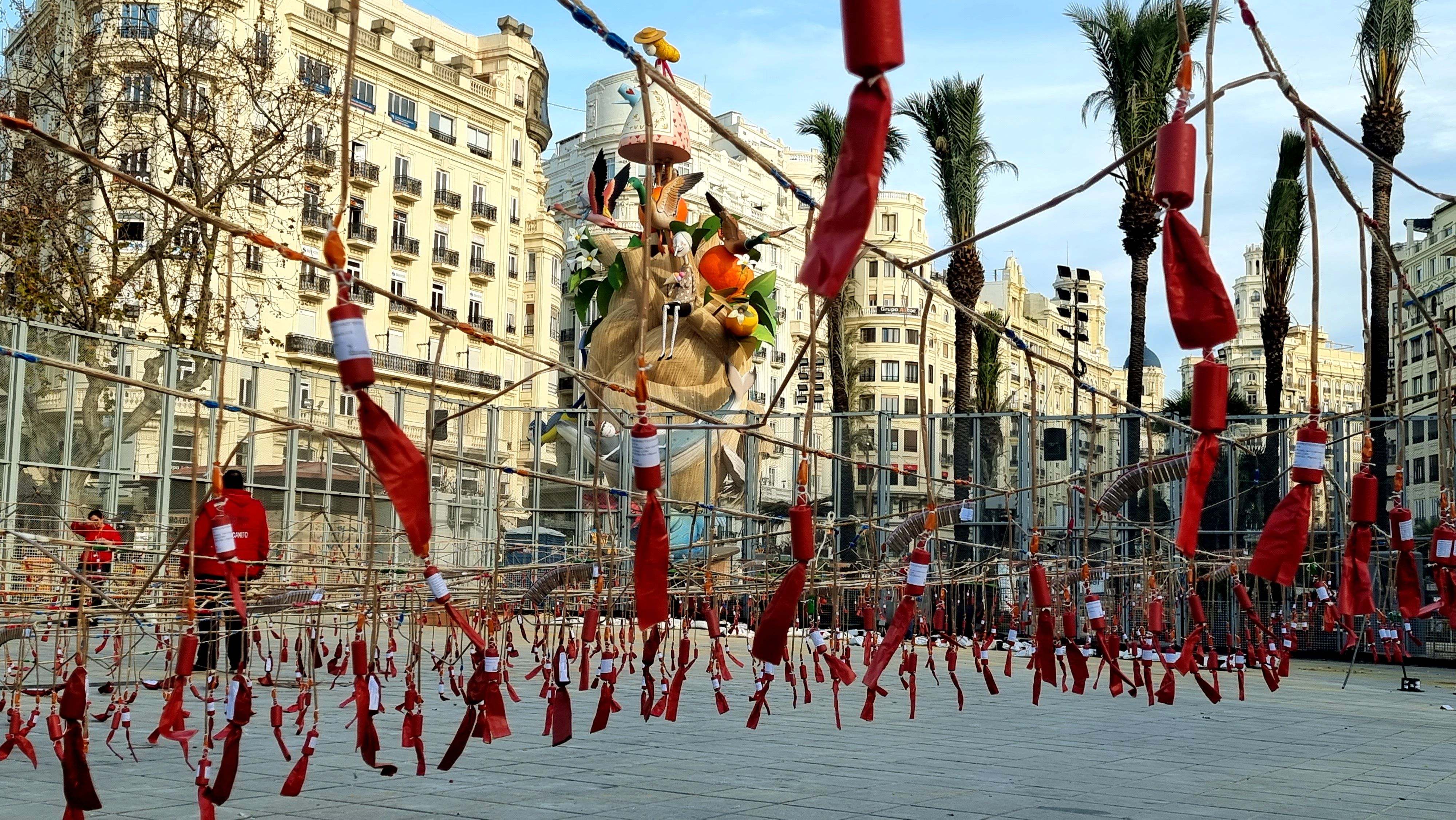 'Masclets' preparados en la plaza del Ayuntamiento de Valencia.