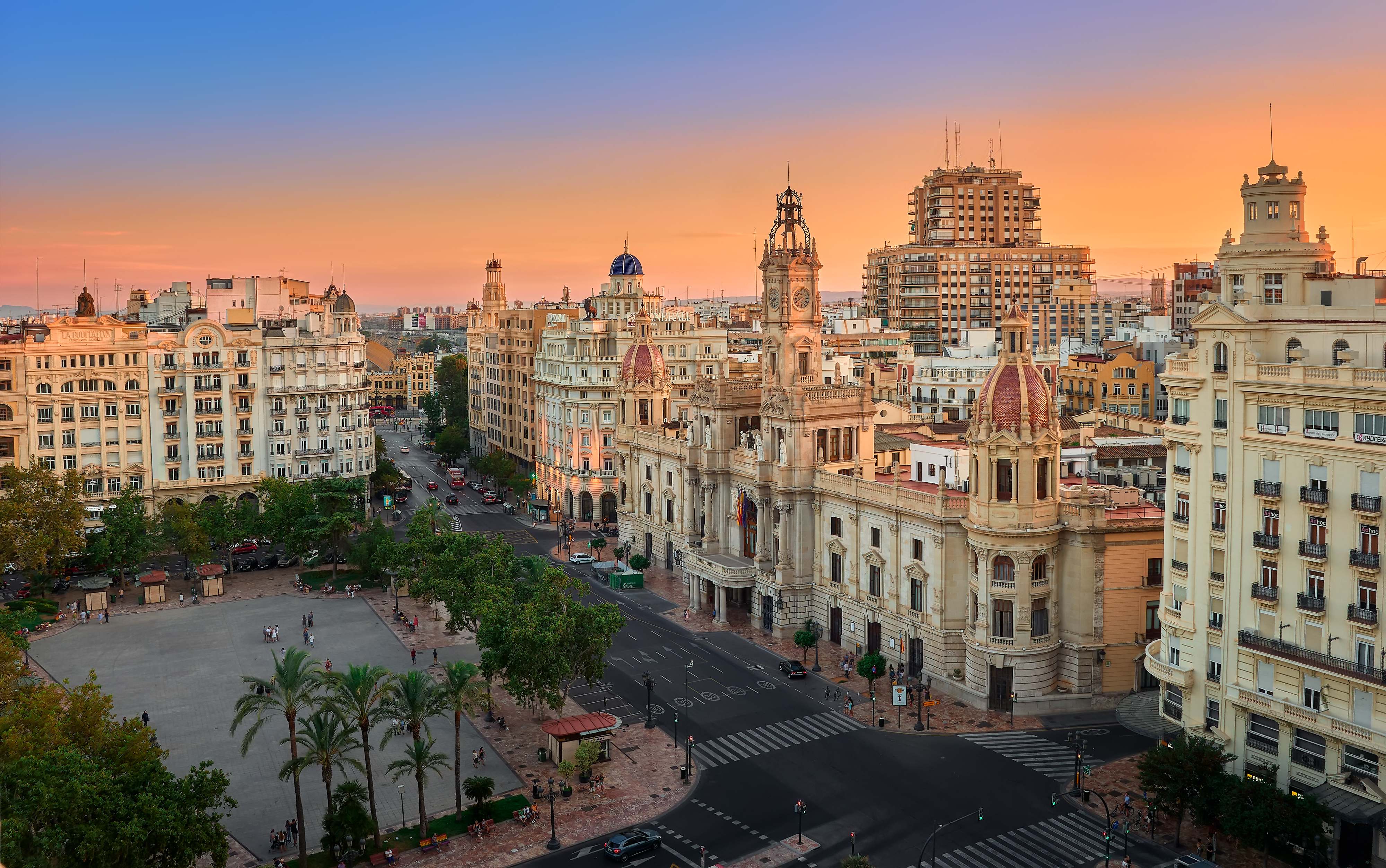 vista aérea del antiguo Ayuntamiento de Valencia y su plaza