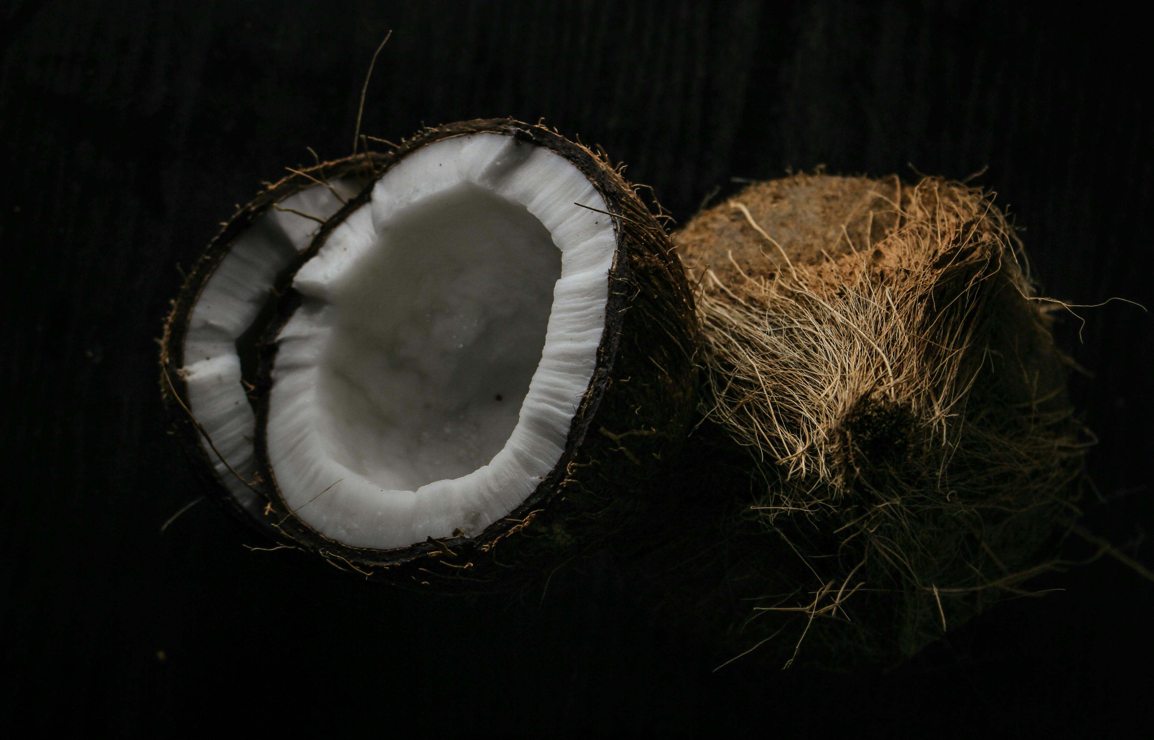 El coco es una fruta tropical muy beneficiosa para la salud