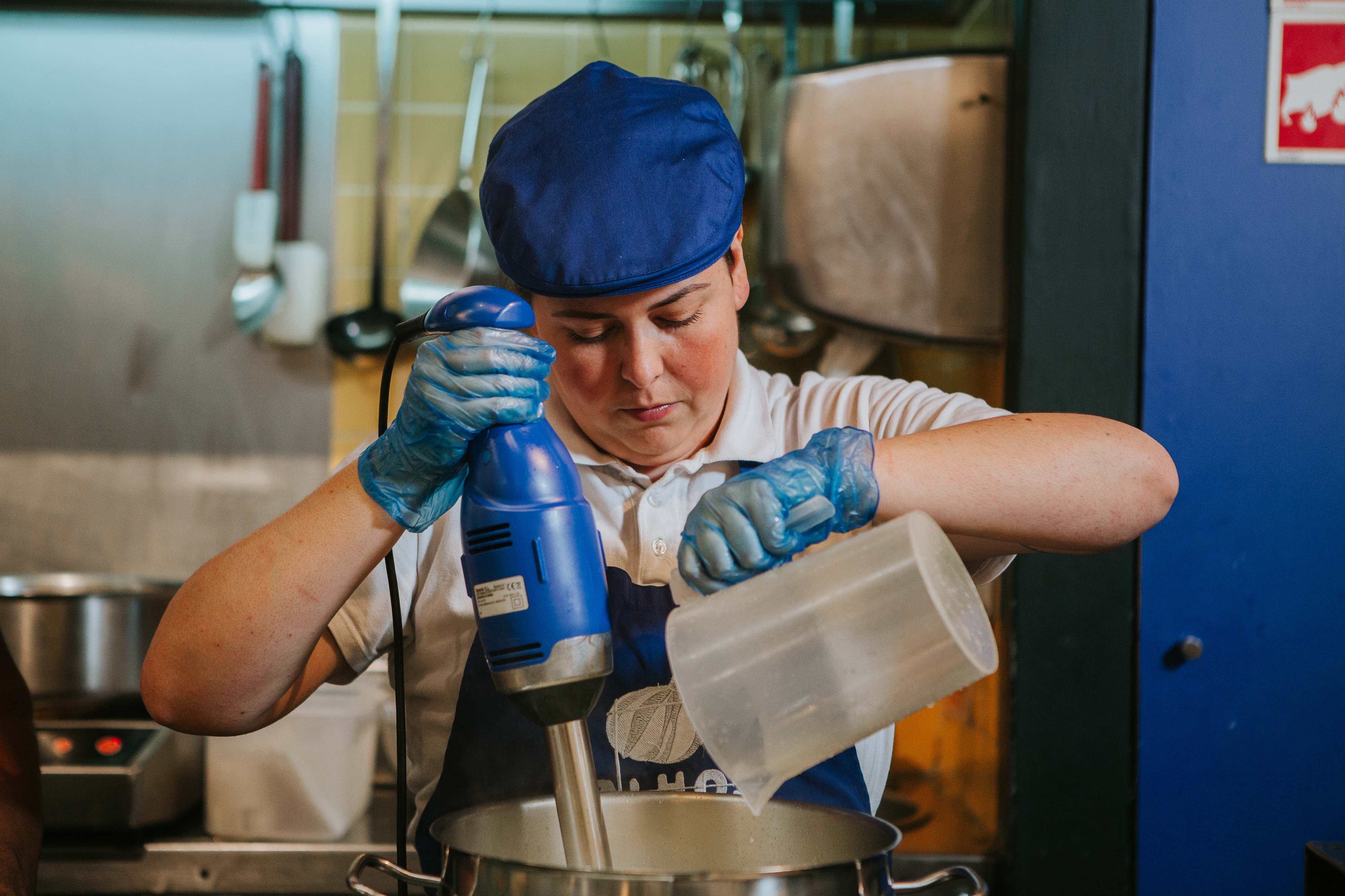 Mujer trabajando Fundacion Caixa