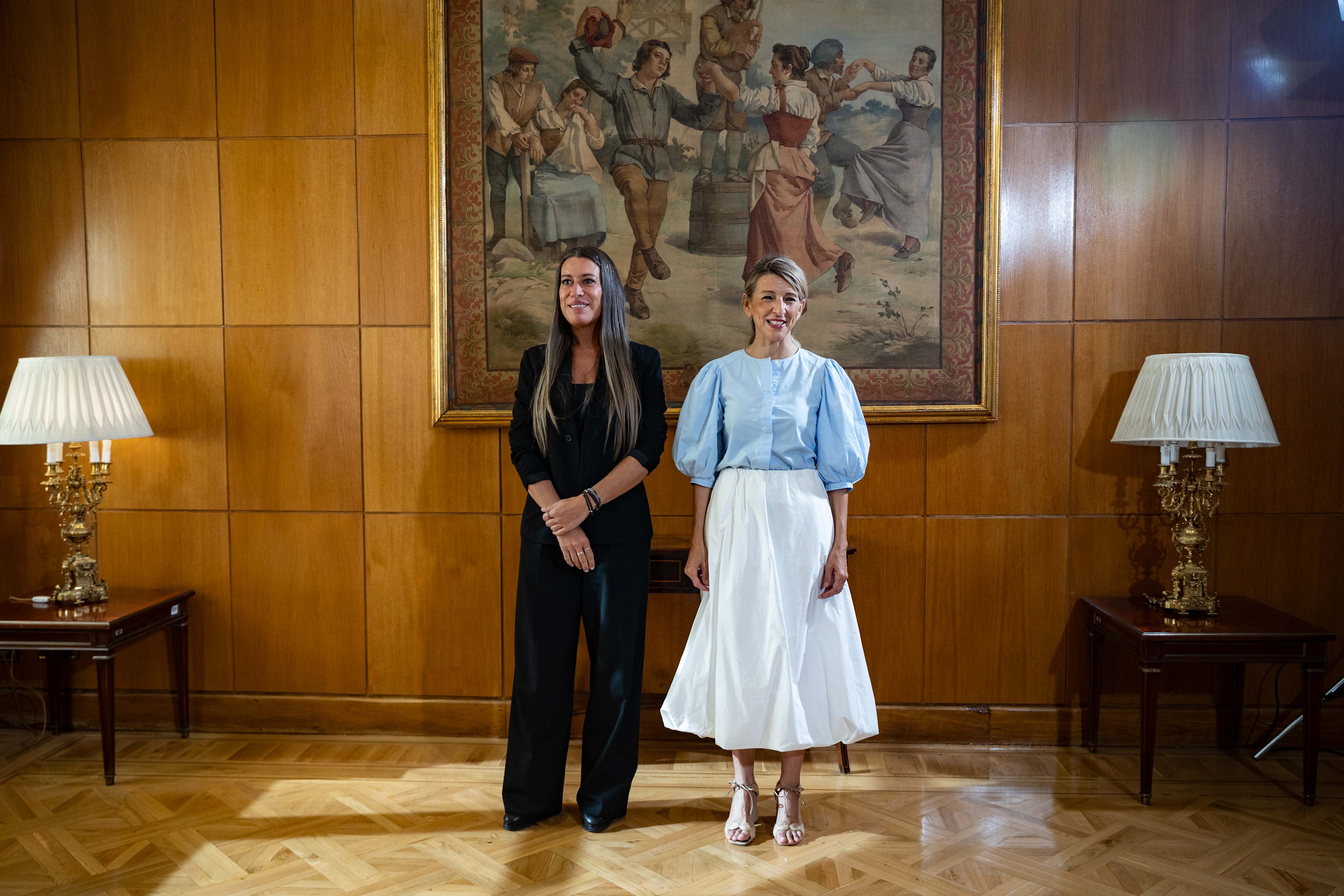 La portavoz de Junts, Míriam Nogueras y la ministra de Trabajo, Yolanda Díaz.