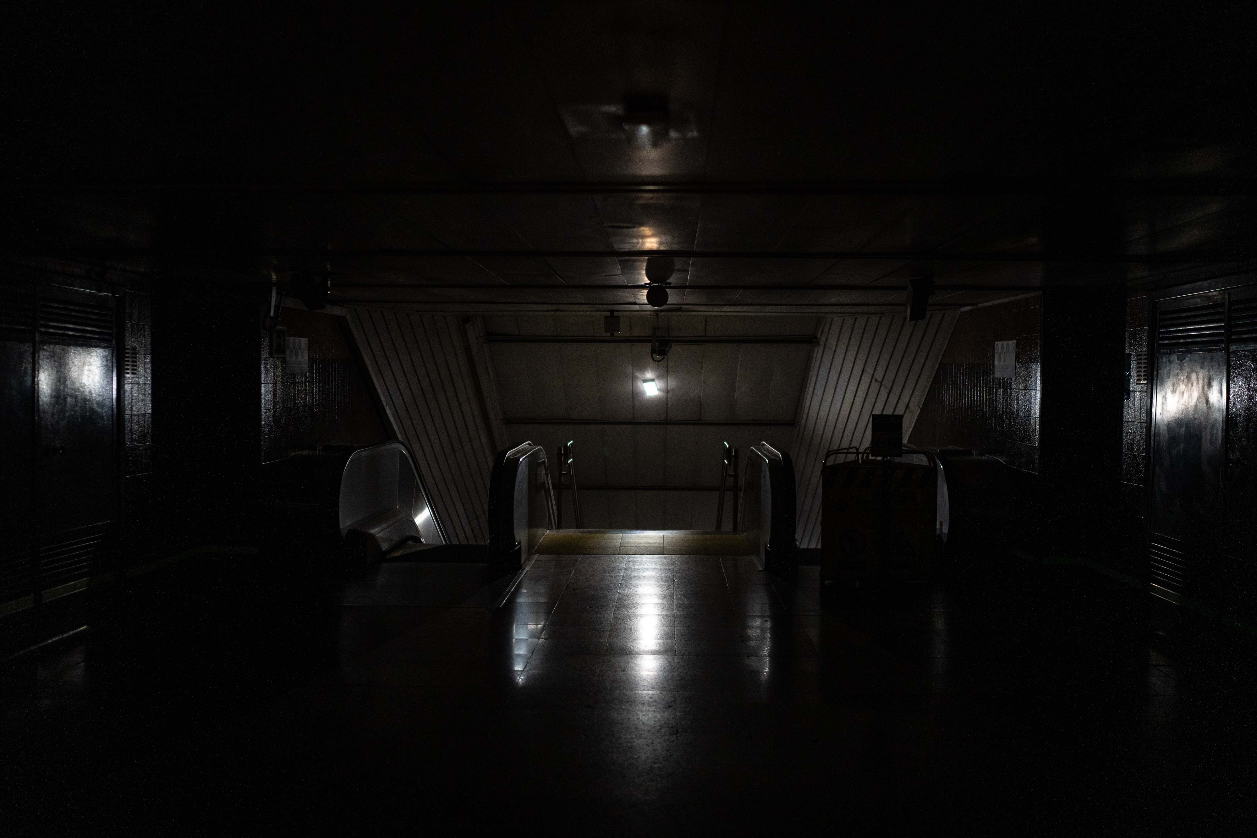 Interior de la estación de Metro de República Argentina durante el apagón del pasado 28 de abril. / Matias Chiofalo (Europa Press)