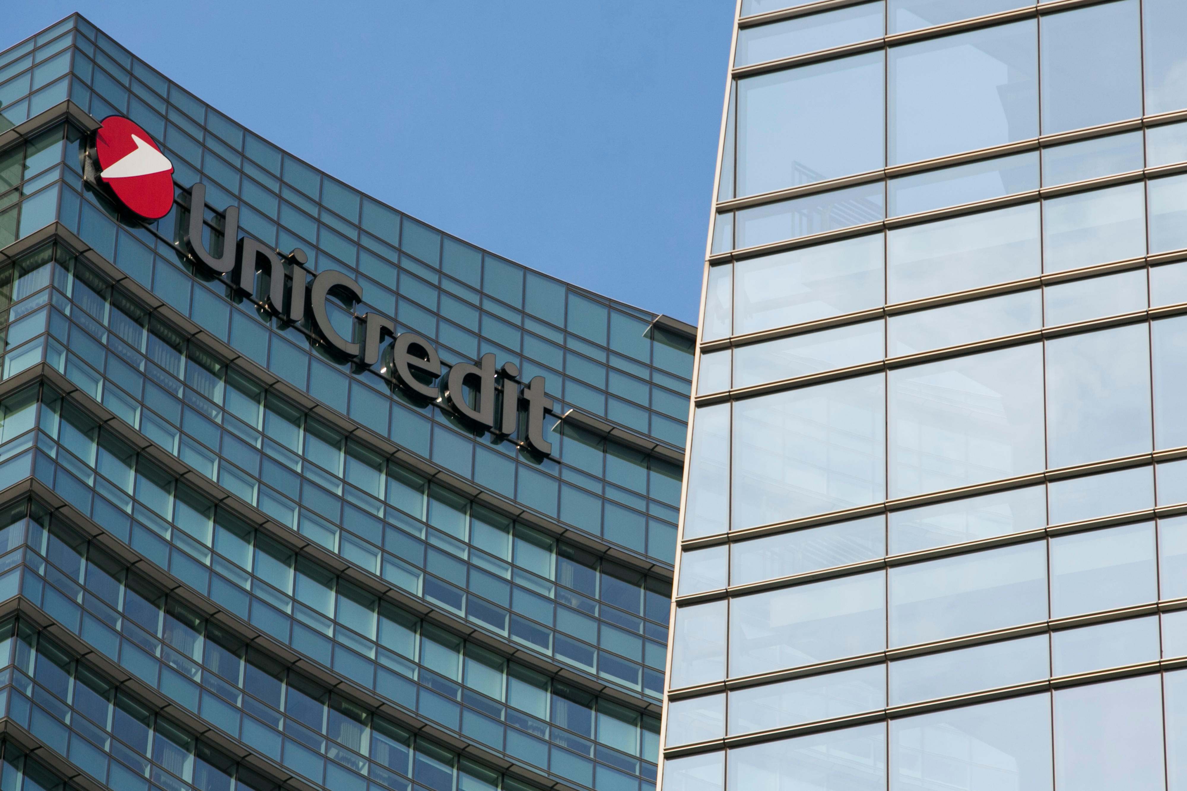 Vista del exterior de una oficina de UniCredit