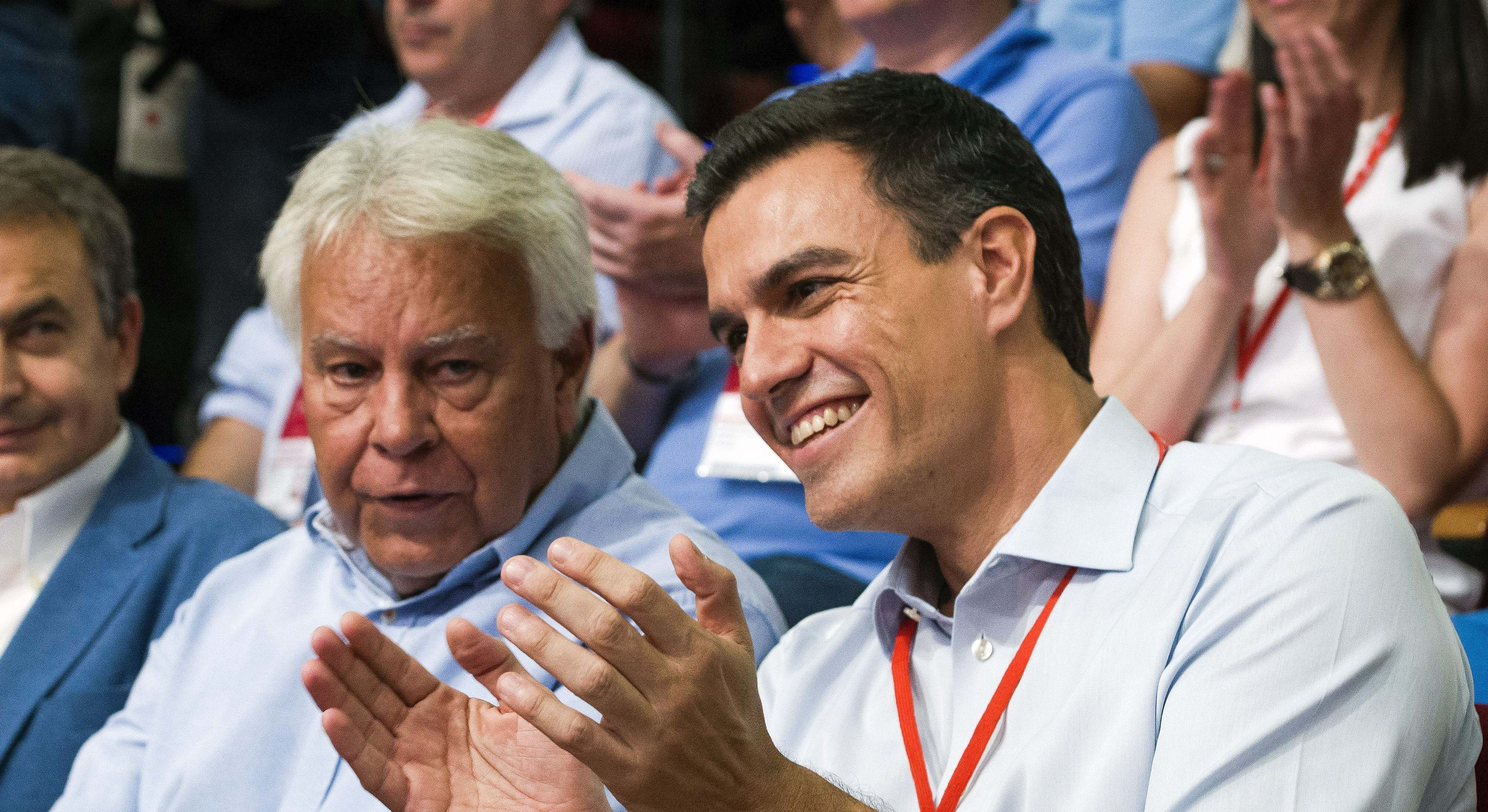 Felipe González y Pedro Sánchez. / Foto: EFE.