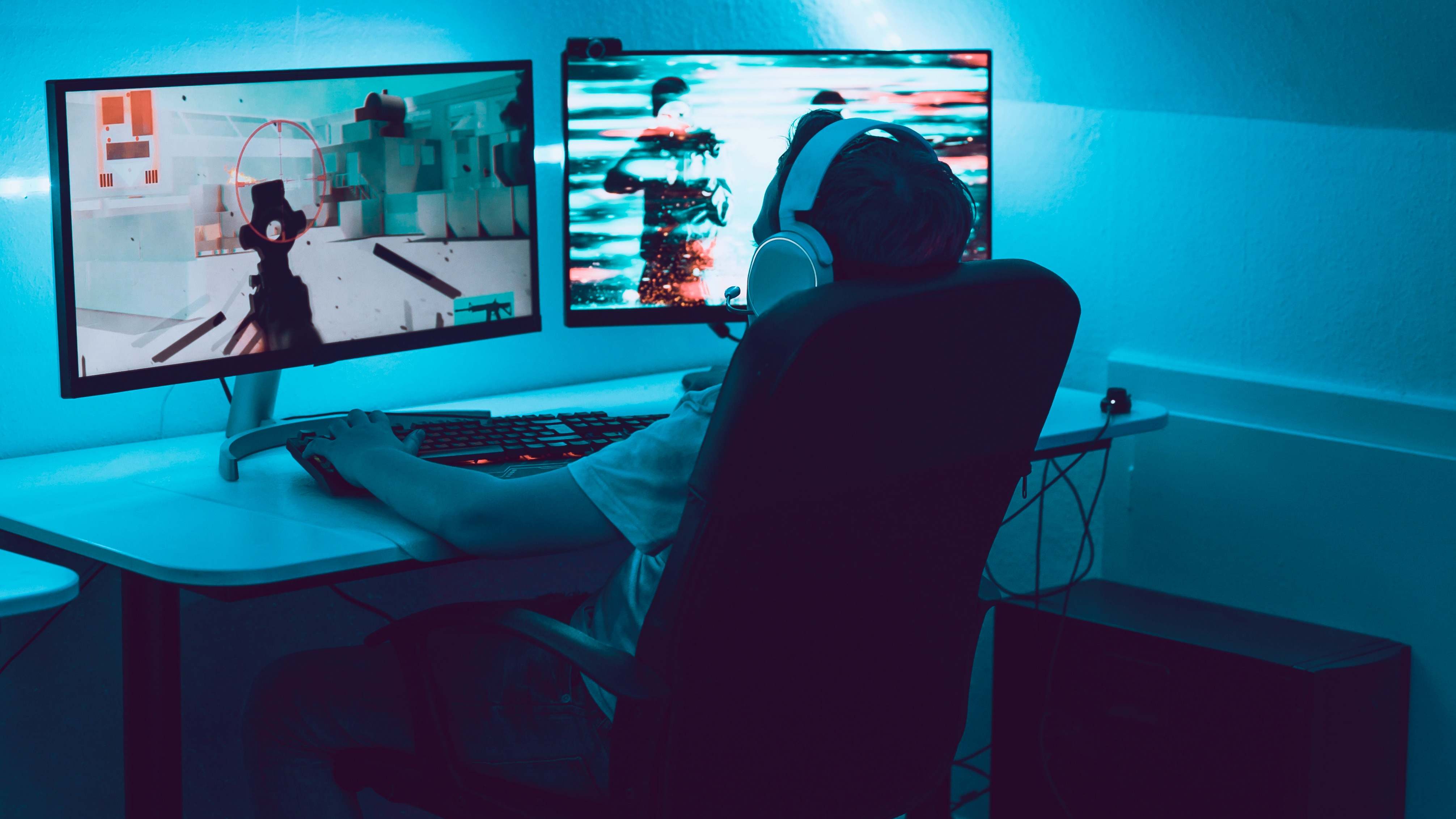 Niño jugando a un videojuego