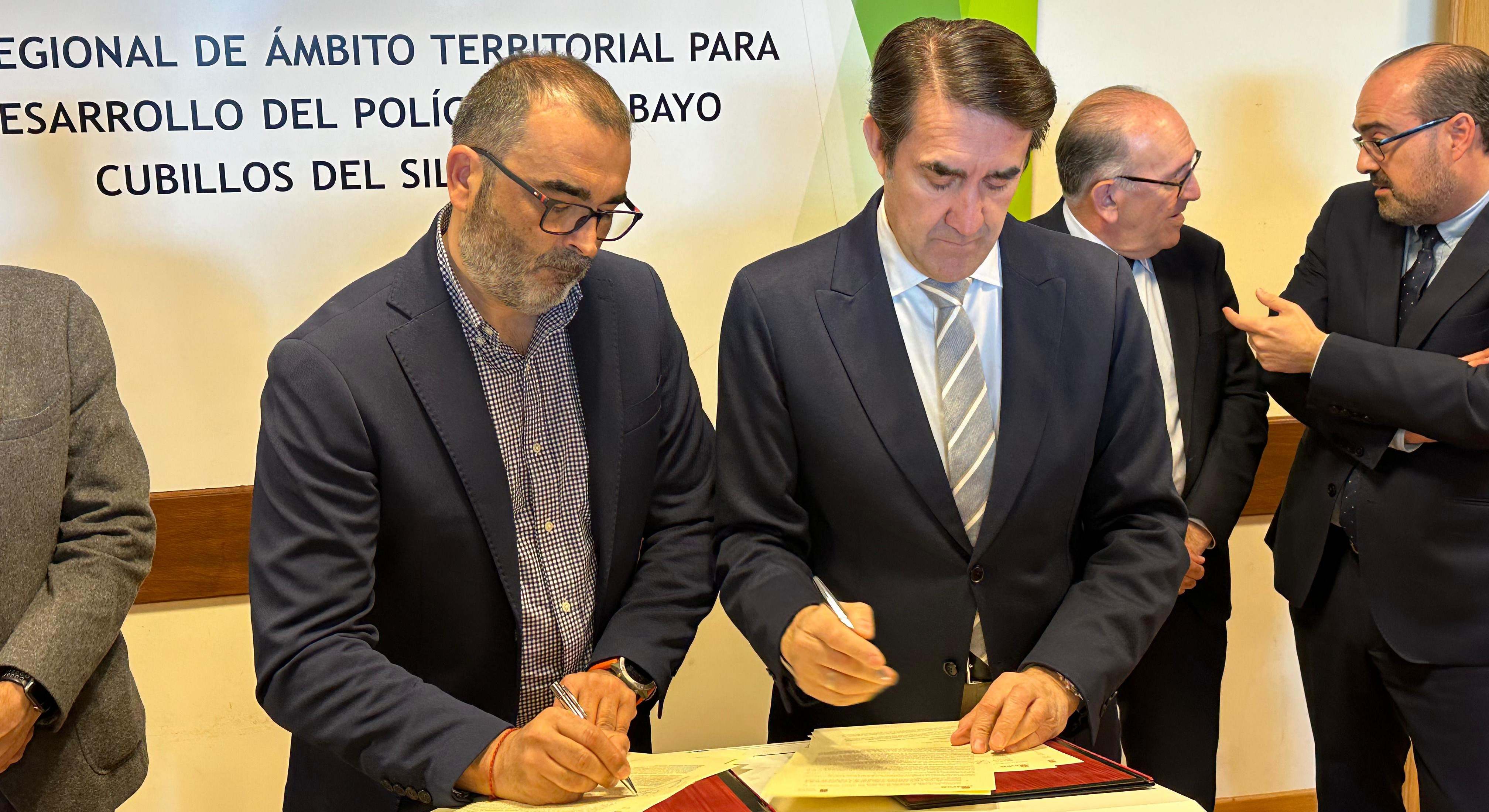 Firma ampliación polígono del Bayo
