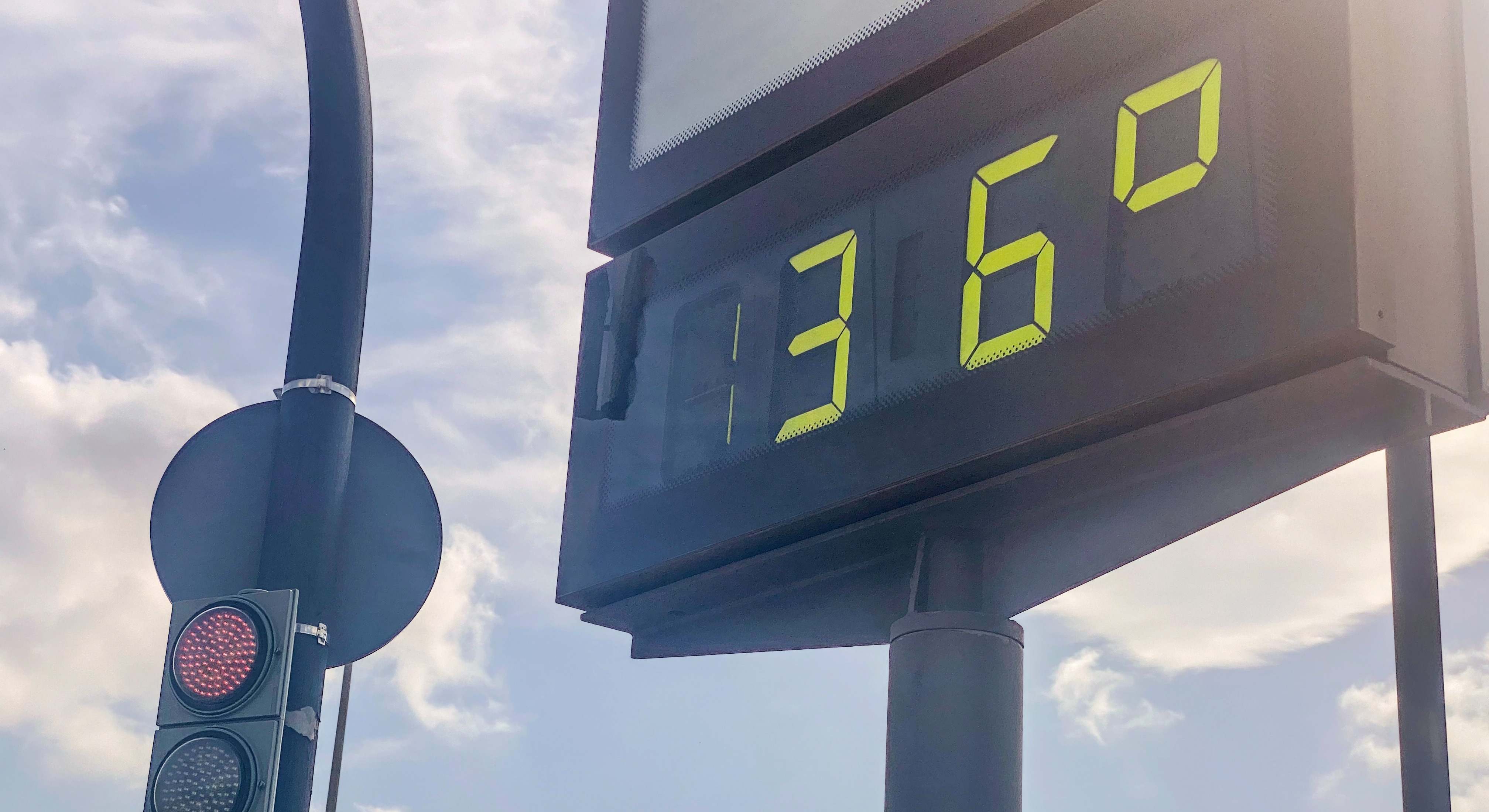 Un termómetro de ciudad marca 36ºC en España. / Foto: iStock