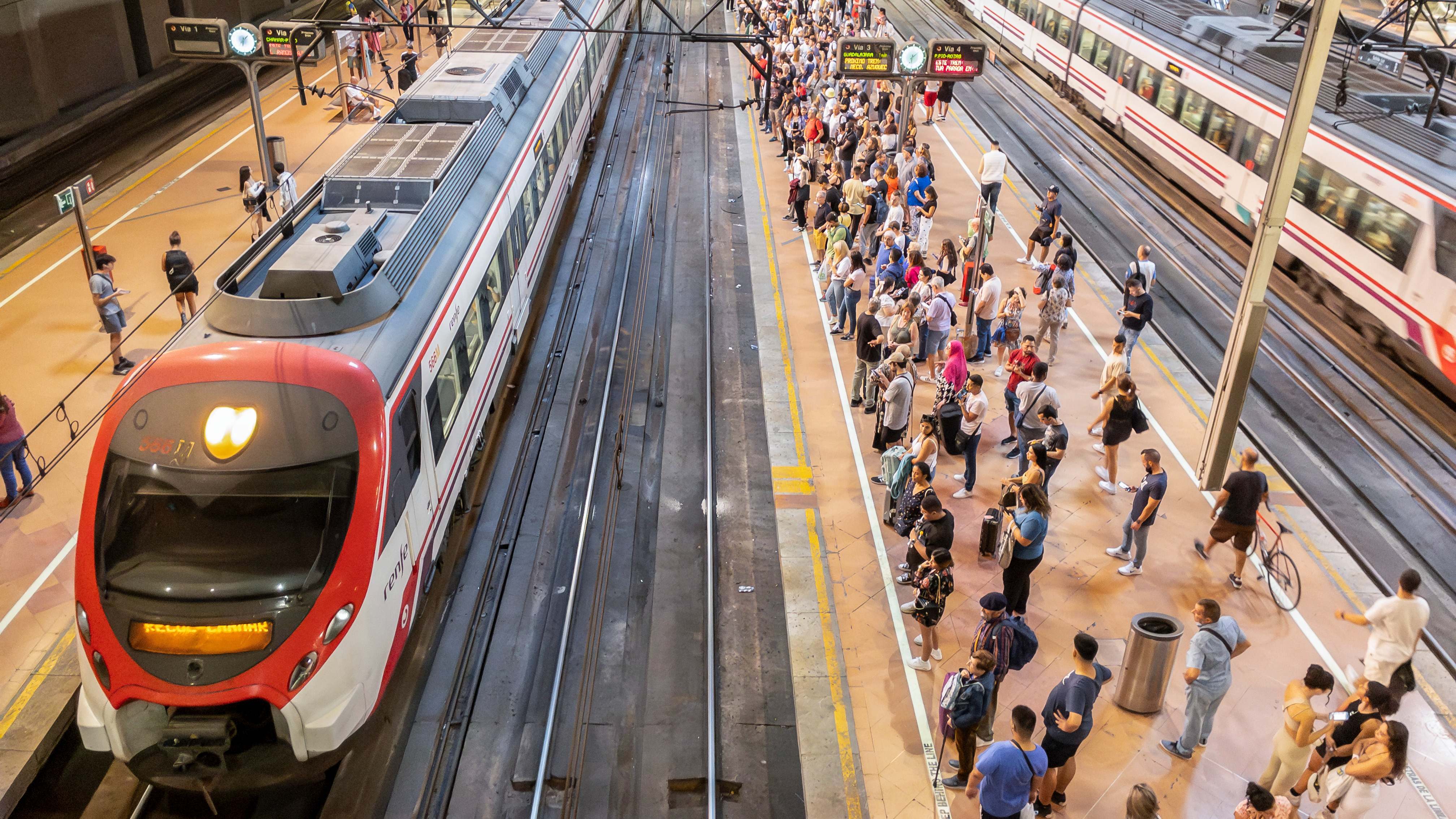 Trenes de transporte público en Atocha, Madrid. / foto: EP