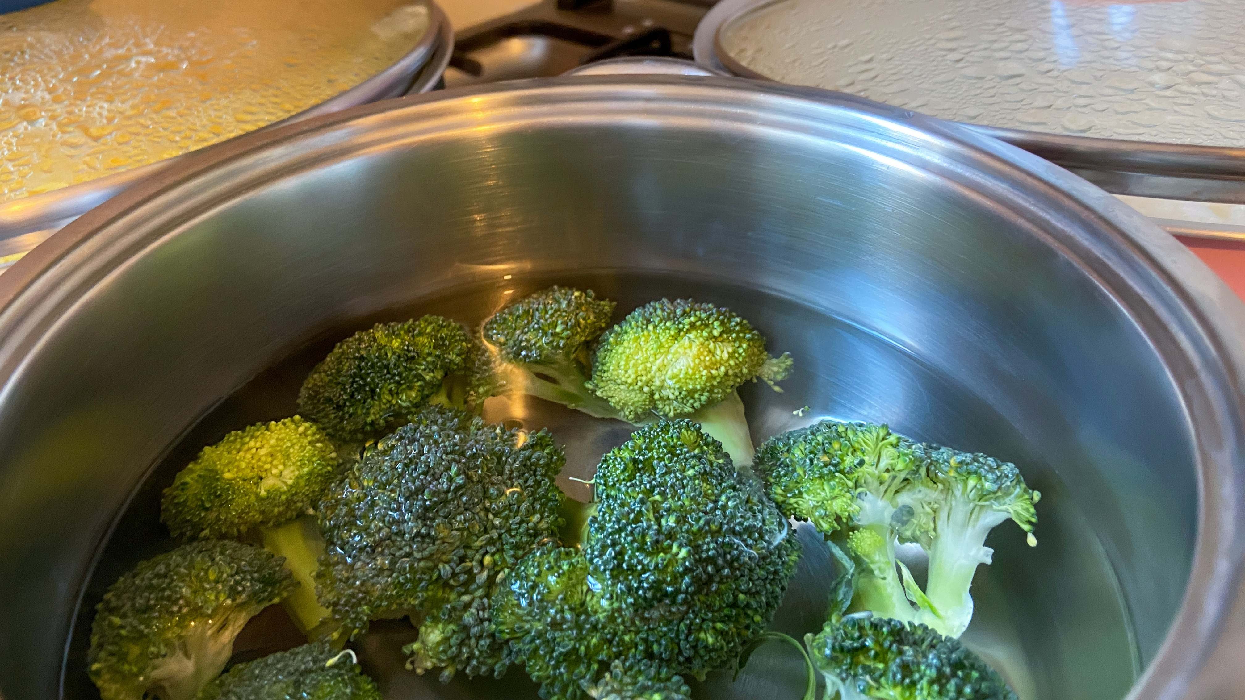 Brocoli cociendo 