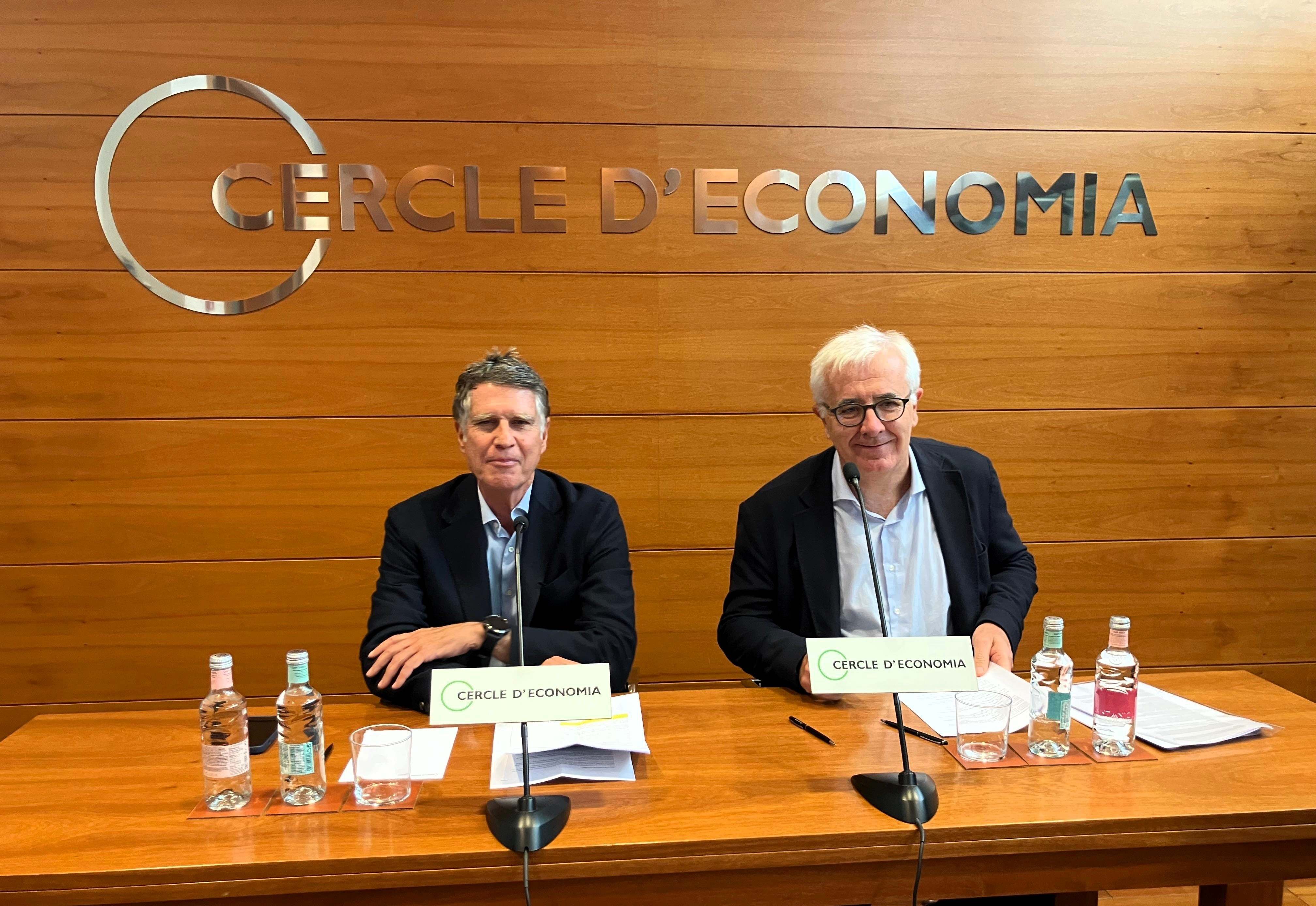 El presidente del Cercle d'Economia, Jaume Guardiola (i.), y el director general, Miquel Nadal (d.). EP