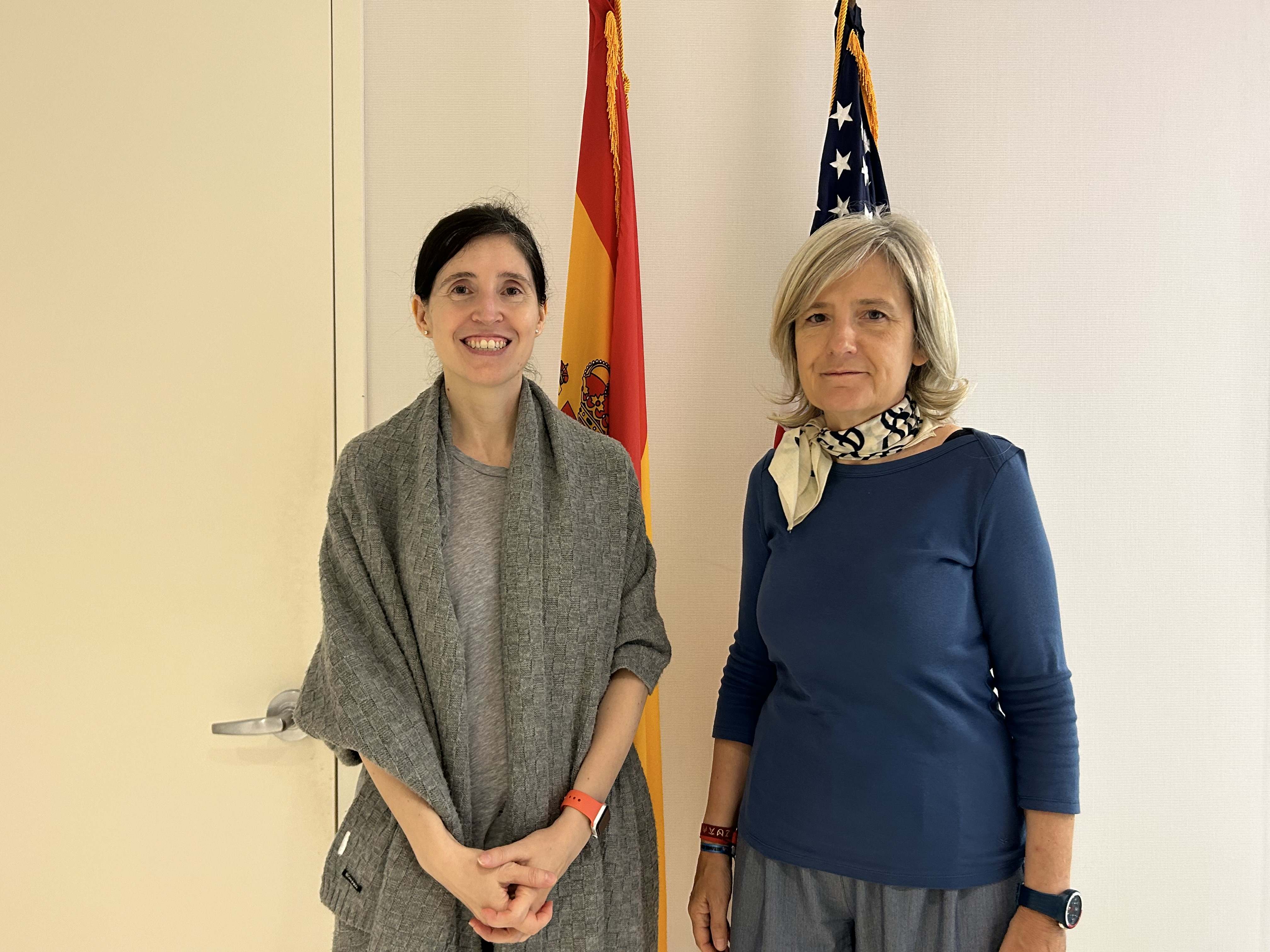 La directora de la Cámara de Comercio de España en Nueva York, Gemma Cortijo, y la consejera de Cultura, Turismo, Jóvenes y Deportes, Victoria Bazaga