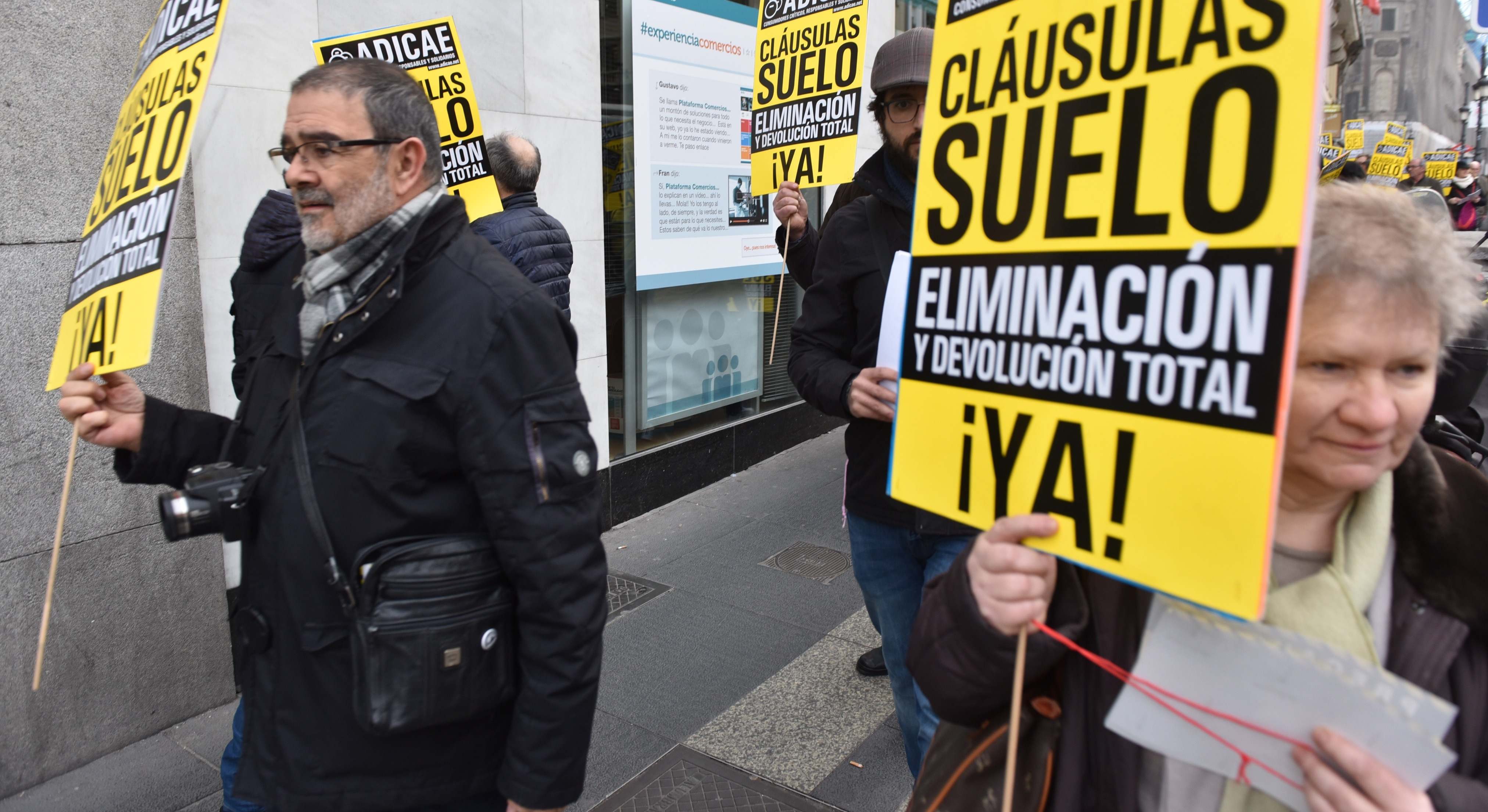 Imagen de archivo de una protesta de los consumidores contra las cláusulas suelo
