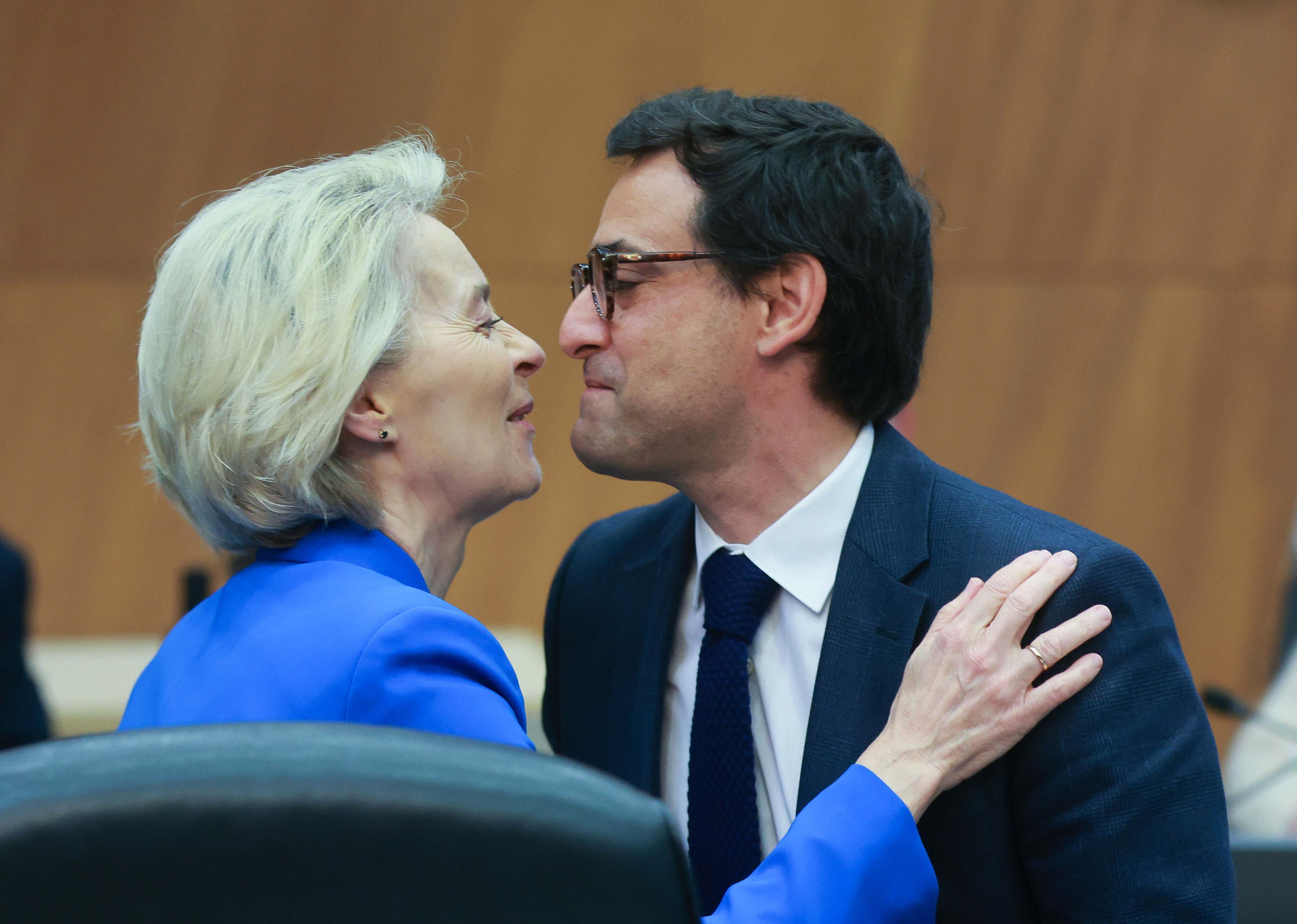 La presidenta de la Comisión Europea, Ursula von der Leyen y el vicepresidente comunitario, Stephane Sejourne.