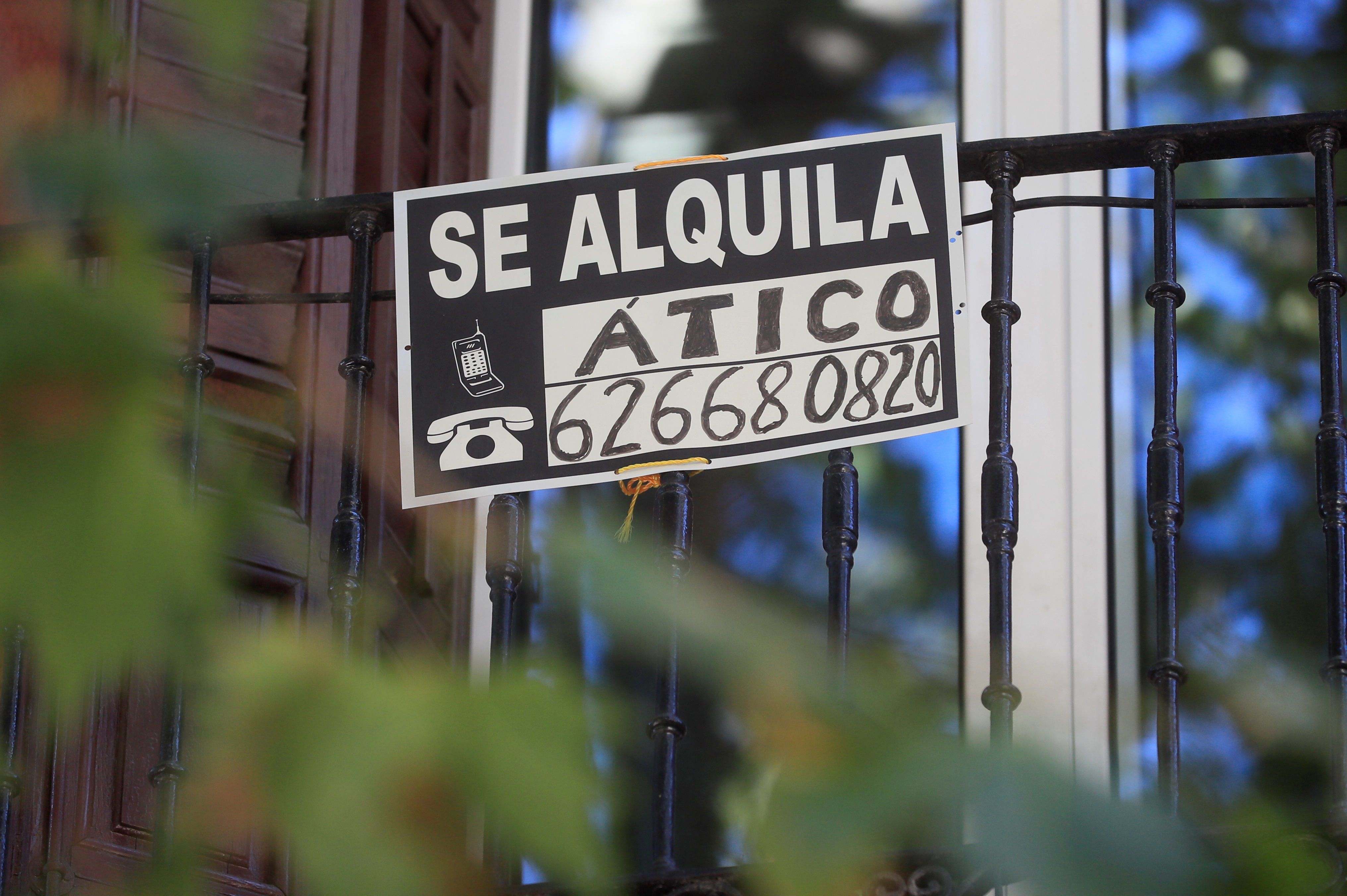 Se alquila ático