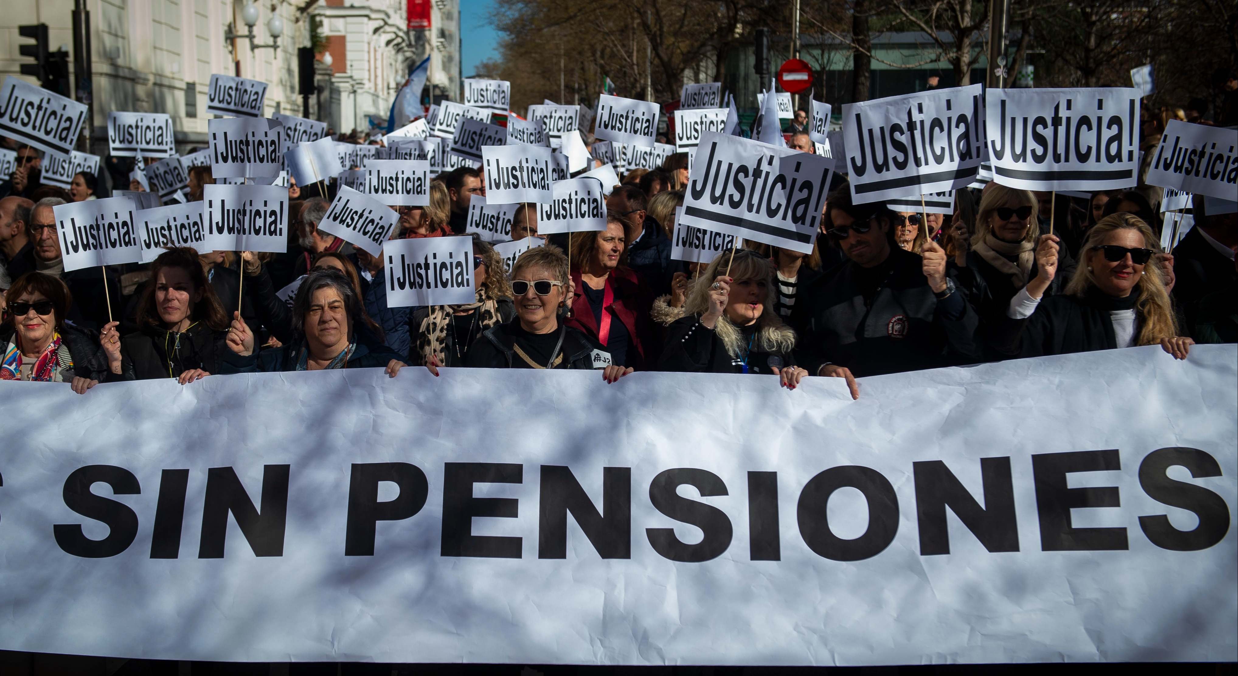 Imagen de archivo de abogados y procuradores en una manifestación en la que reclaman una pensión digna.