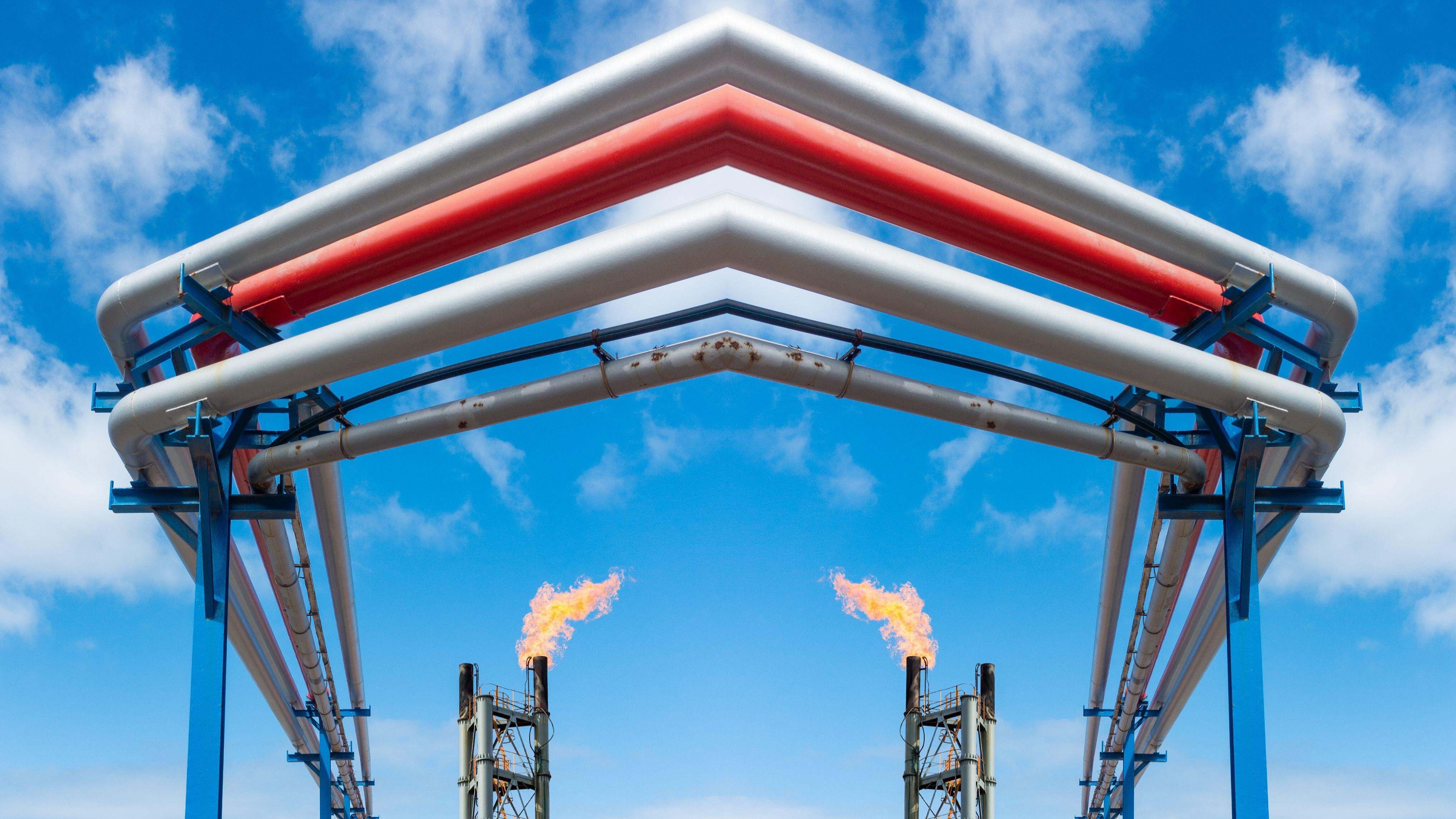 Refinería petróleo diésel gasolina quema gas