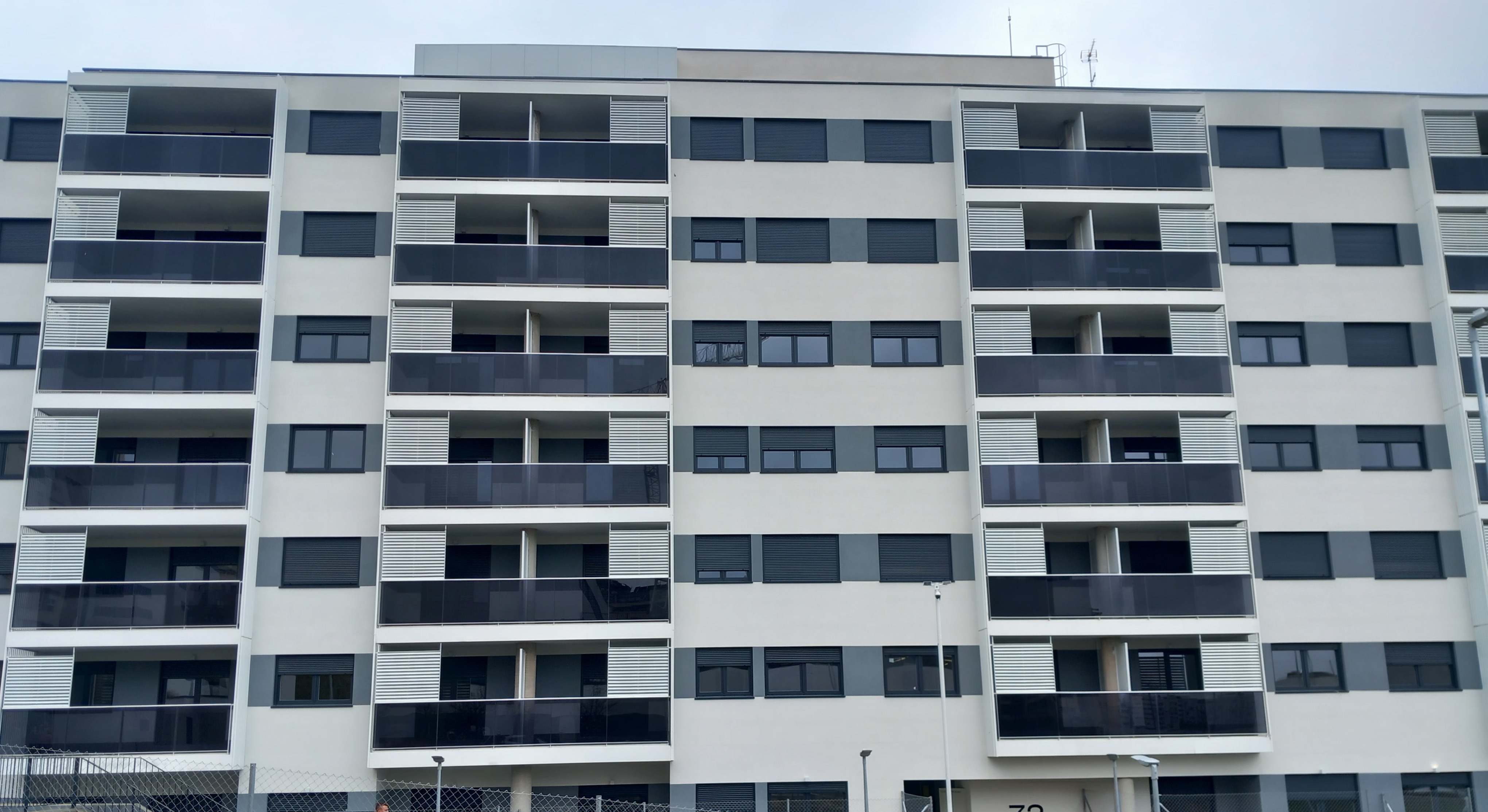 Promoción de viviendas asequibles entregadas por AEDAS Homes en Valdebebas, Madrid.