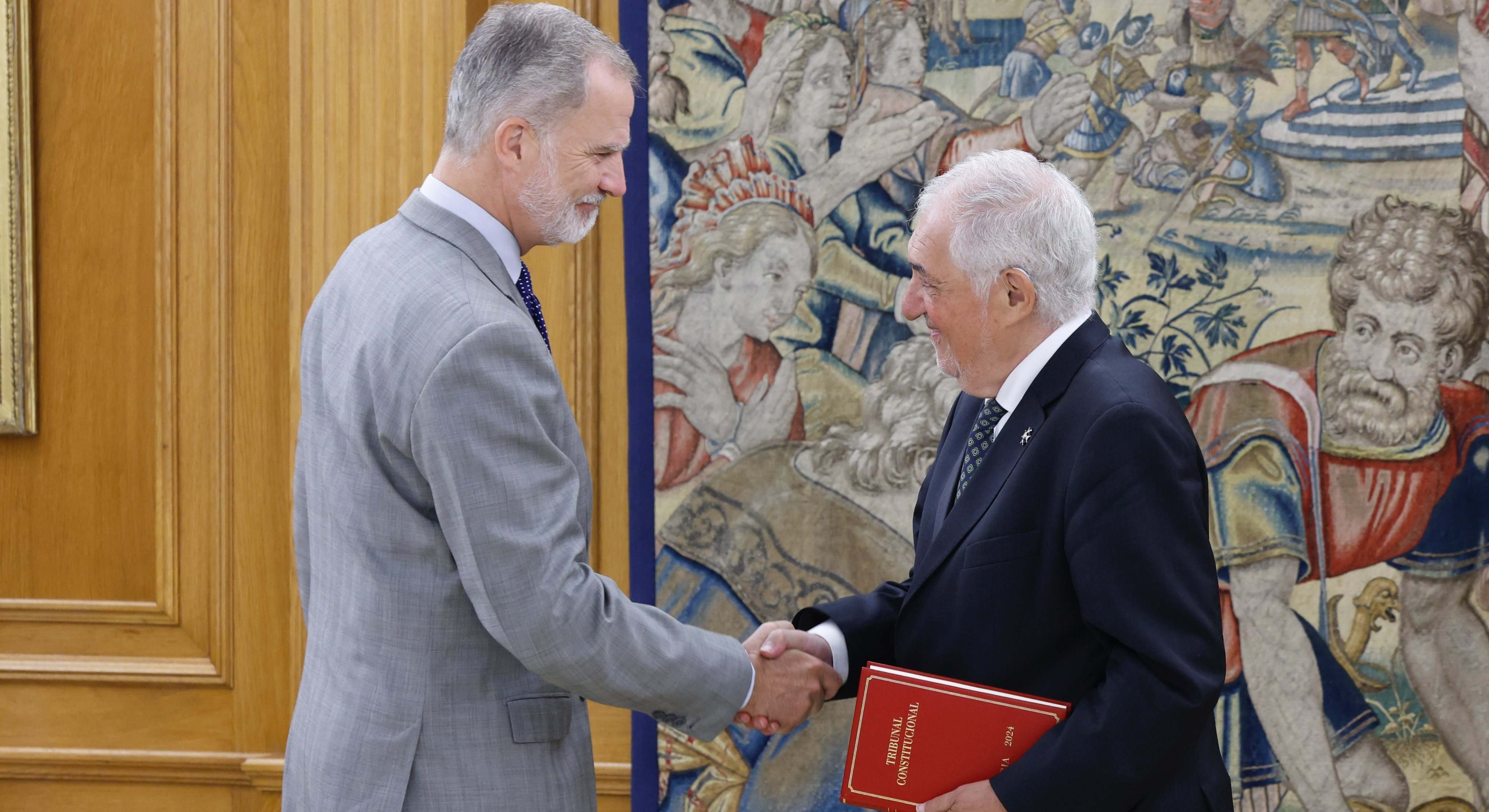 El Rey Felipe VI y el presidente del Tribunal Constitucional, Cándido Conde-Pumpido.