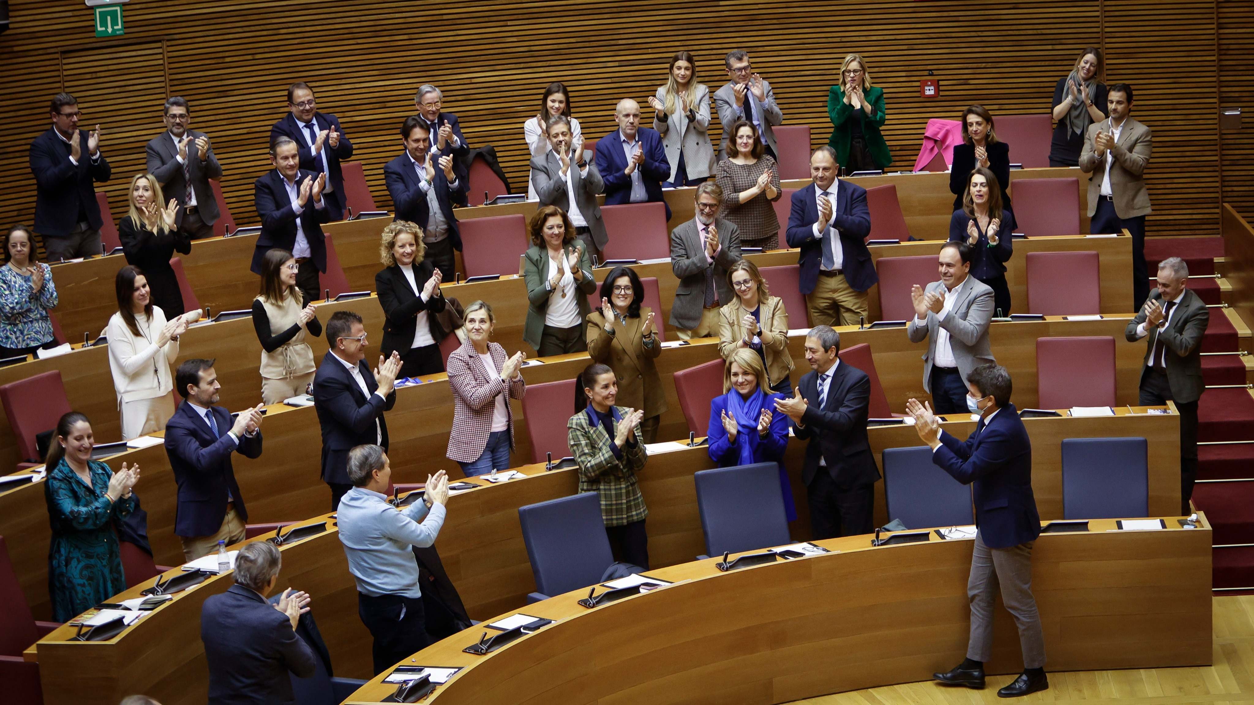Los diputados de PP y Vox en el Pleno.