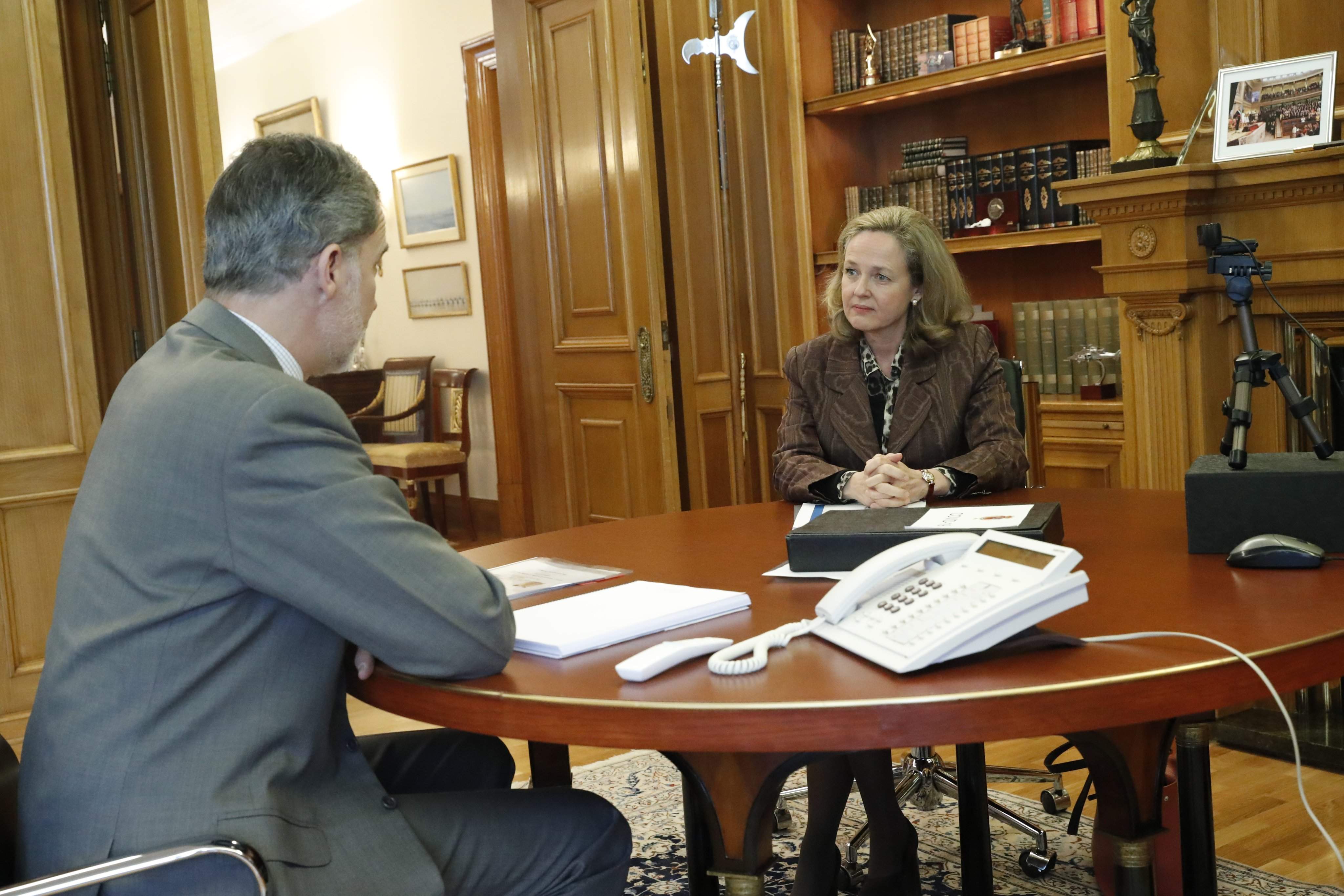 rey-ministra-economia.jpg