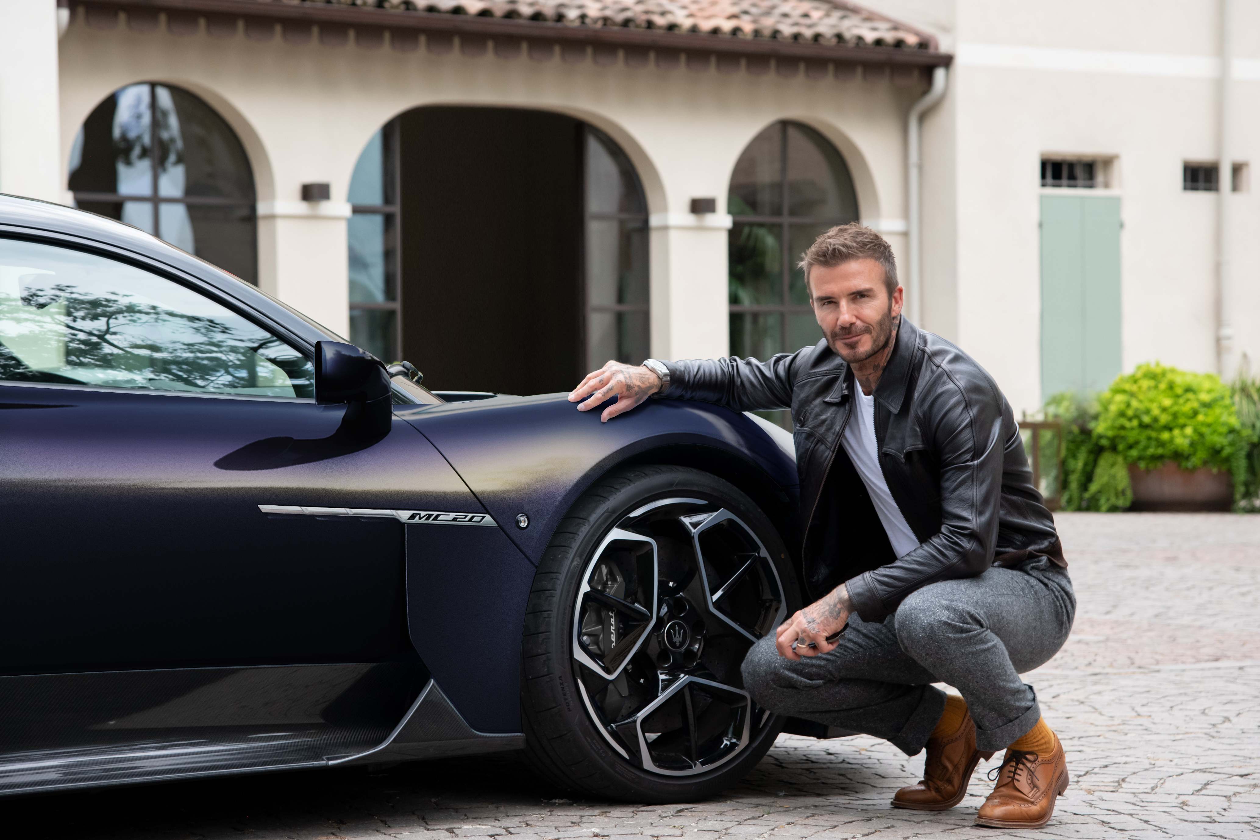 Maserati-Fuoriserie-Essentials-David-Beckham-con-el-MC20.jpg