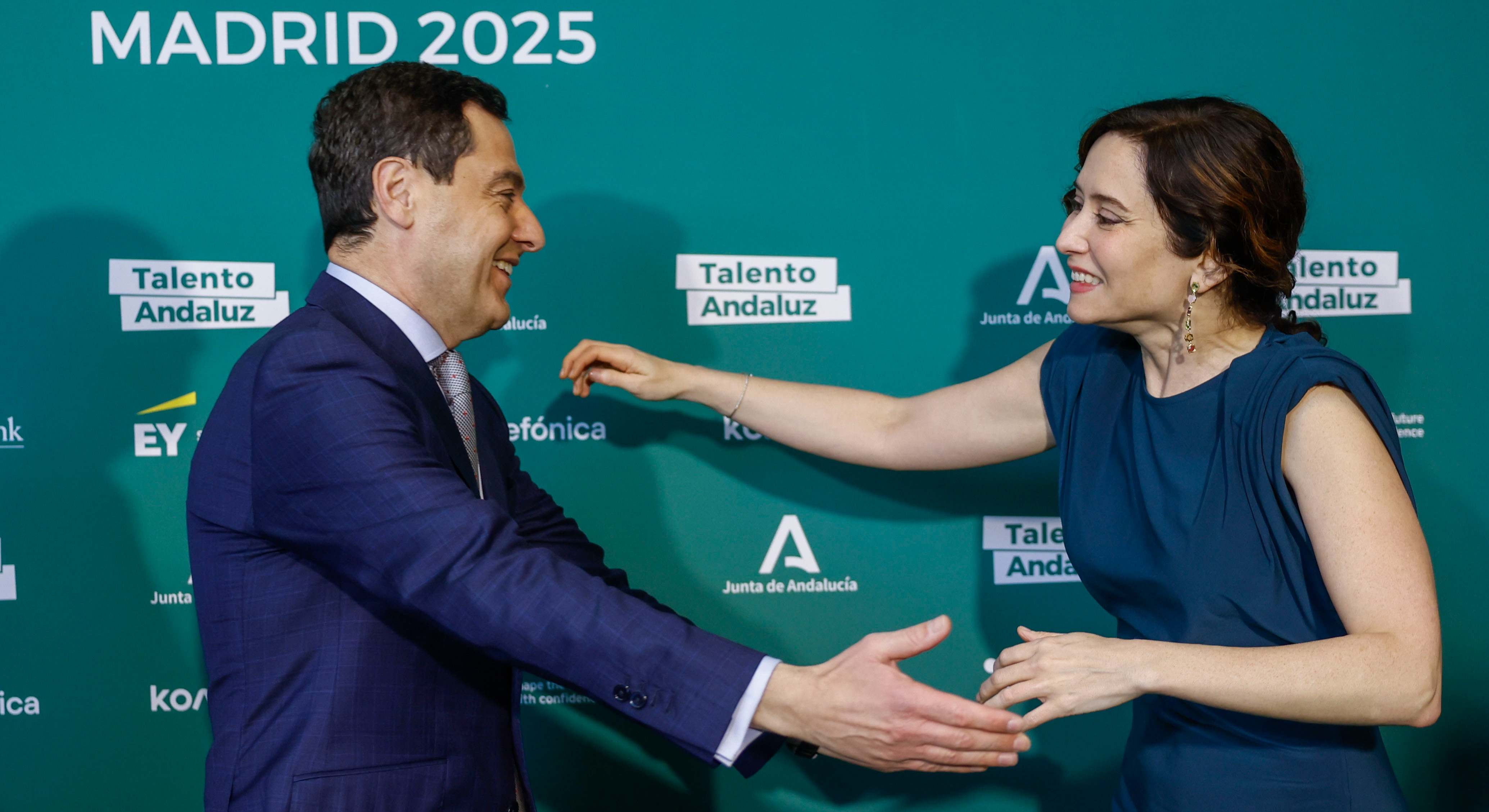 Juanma Moreno y Díaz Ayuso en la gala de los premios Talento Andaluz.