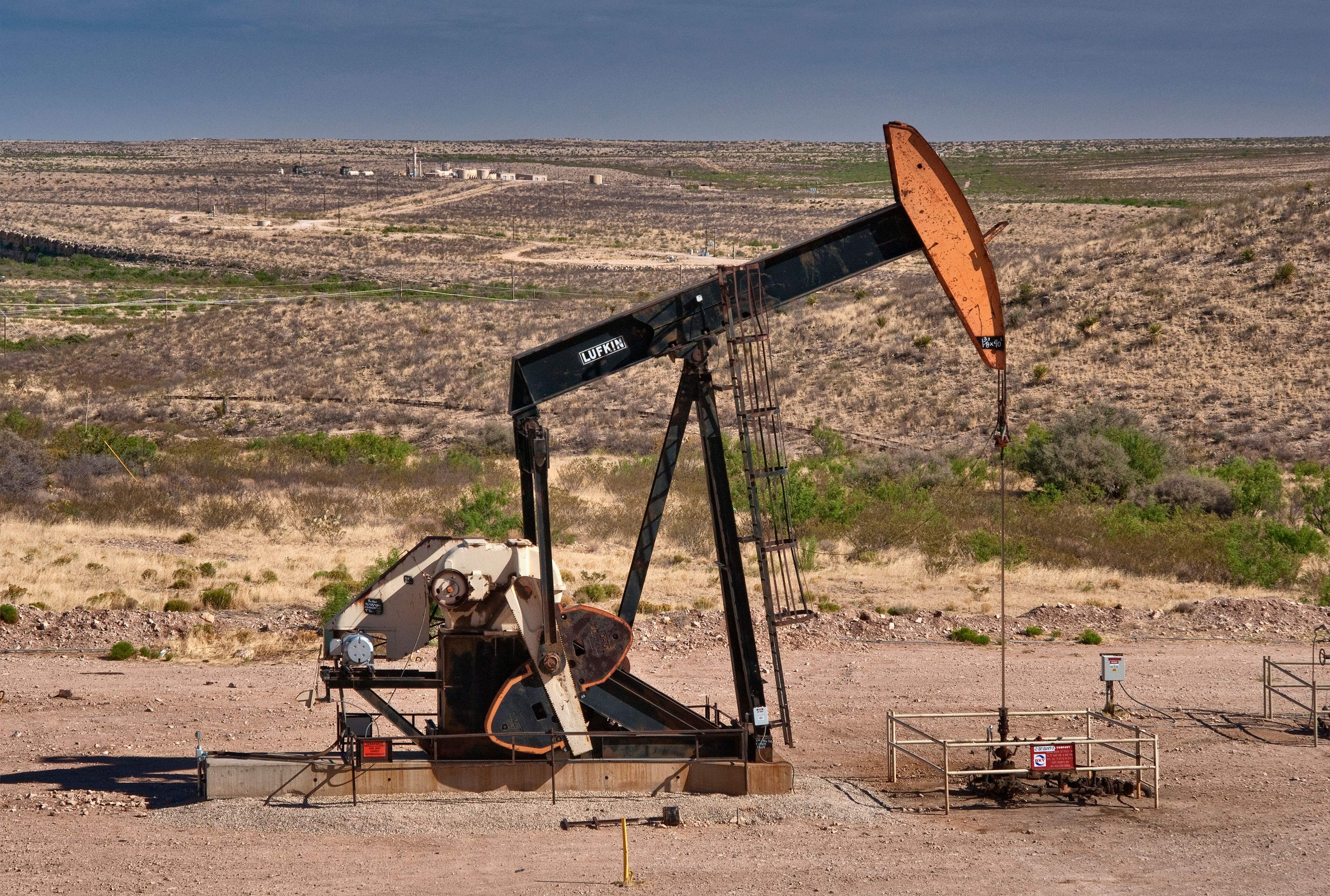 bomba-petrolo-permica-desierto.jpg