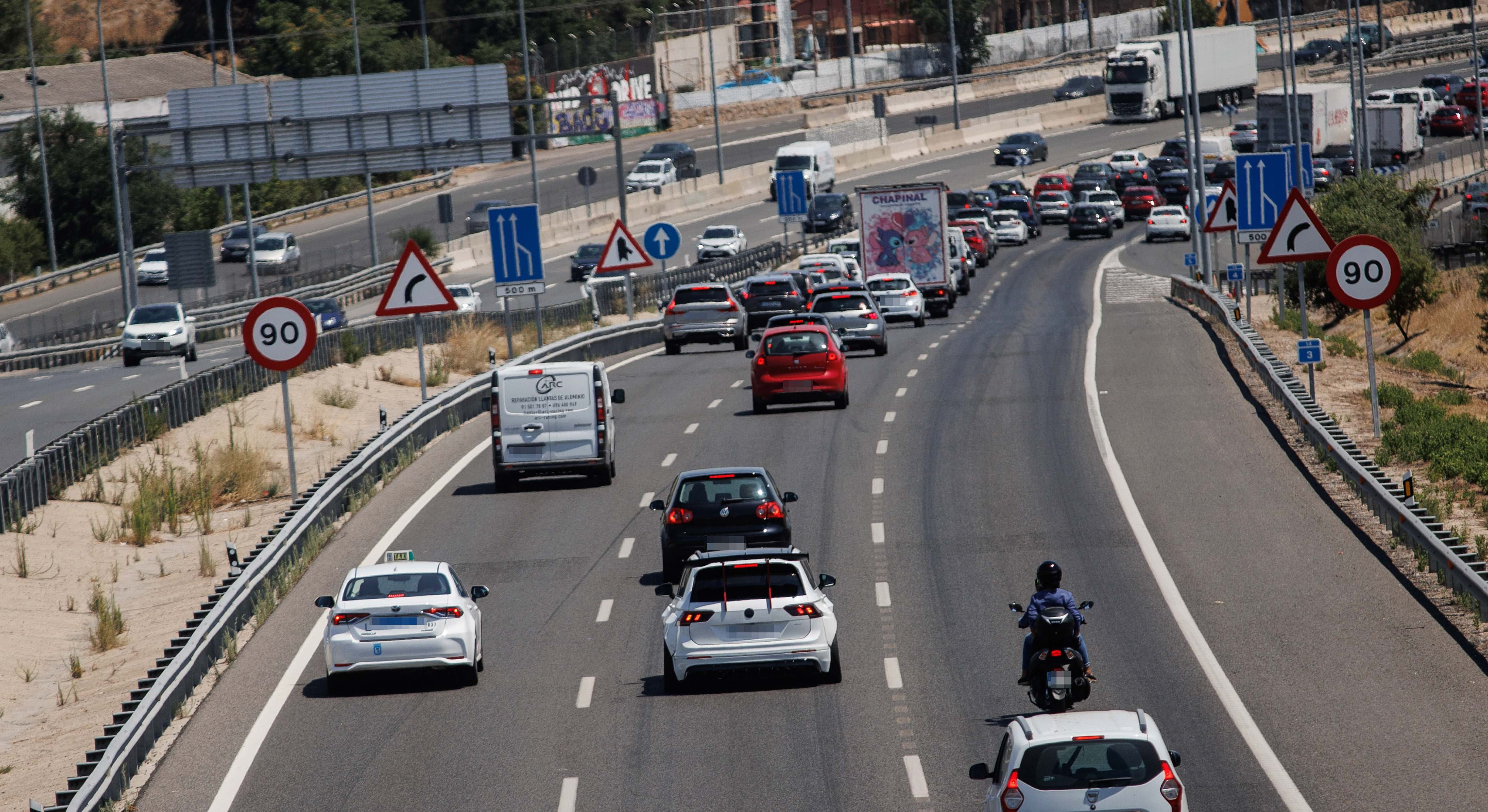Varios vehículos en la autovía A3, a 24 de julio de 2024, en Madrid