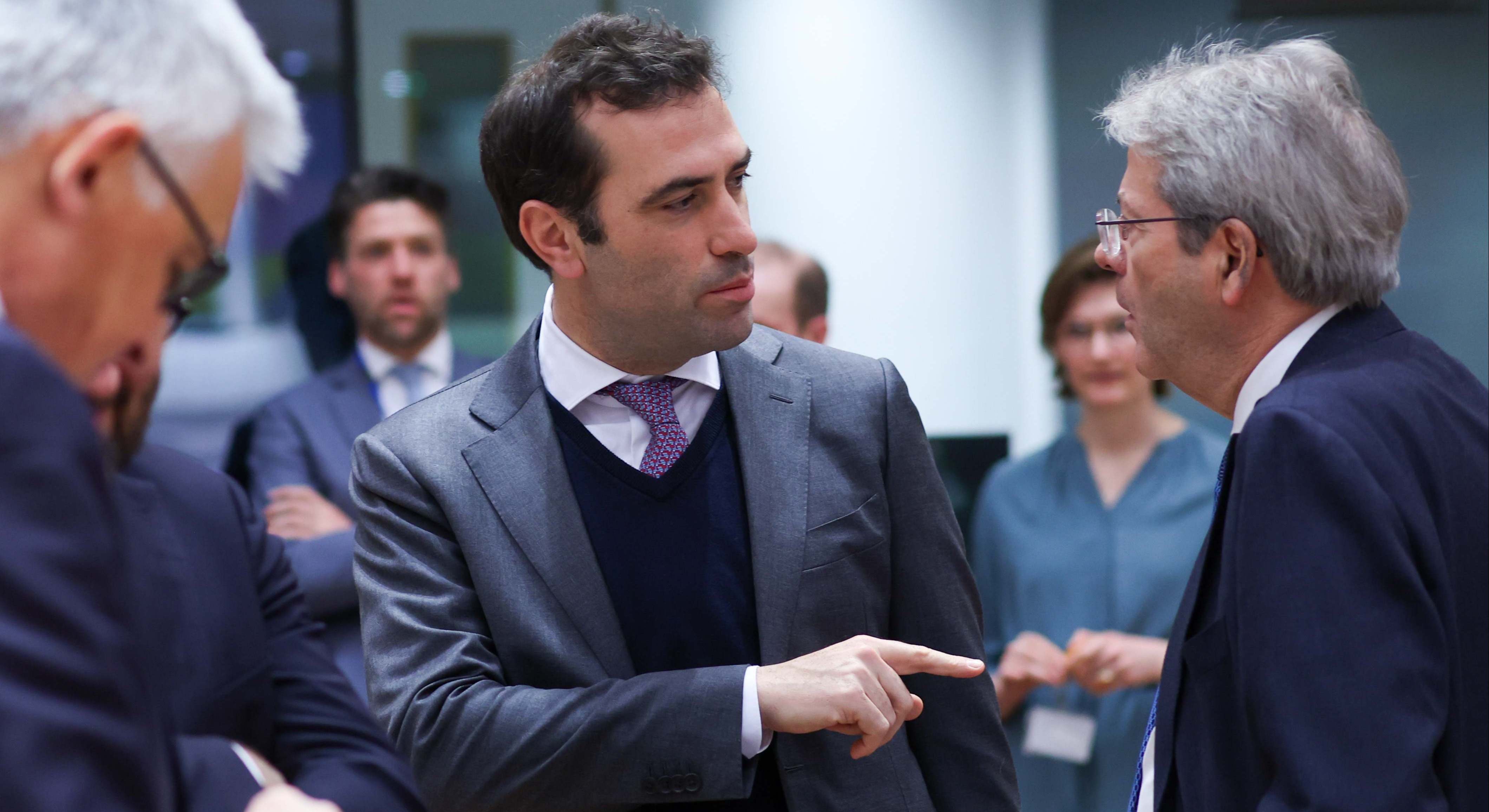 El ministro de Economía, Carlos Cuerpo y el comisario de Economía, Paolo Gentiloni.