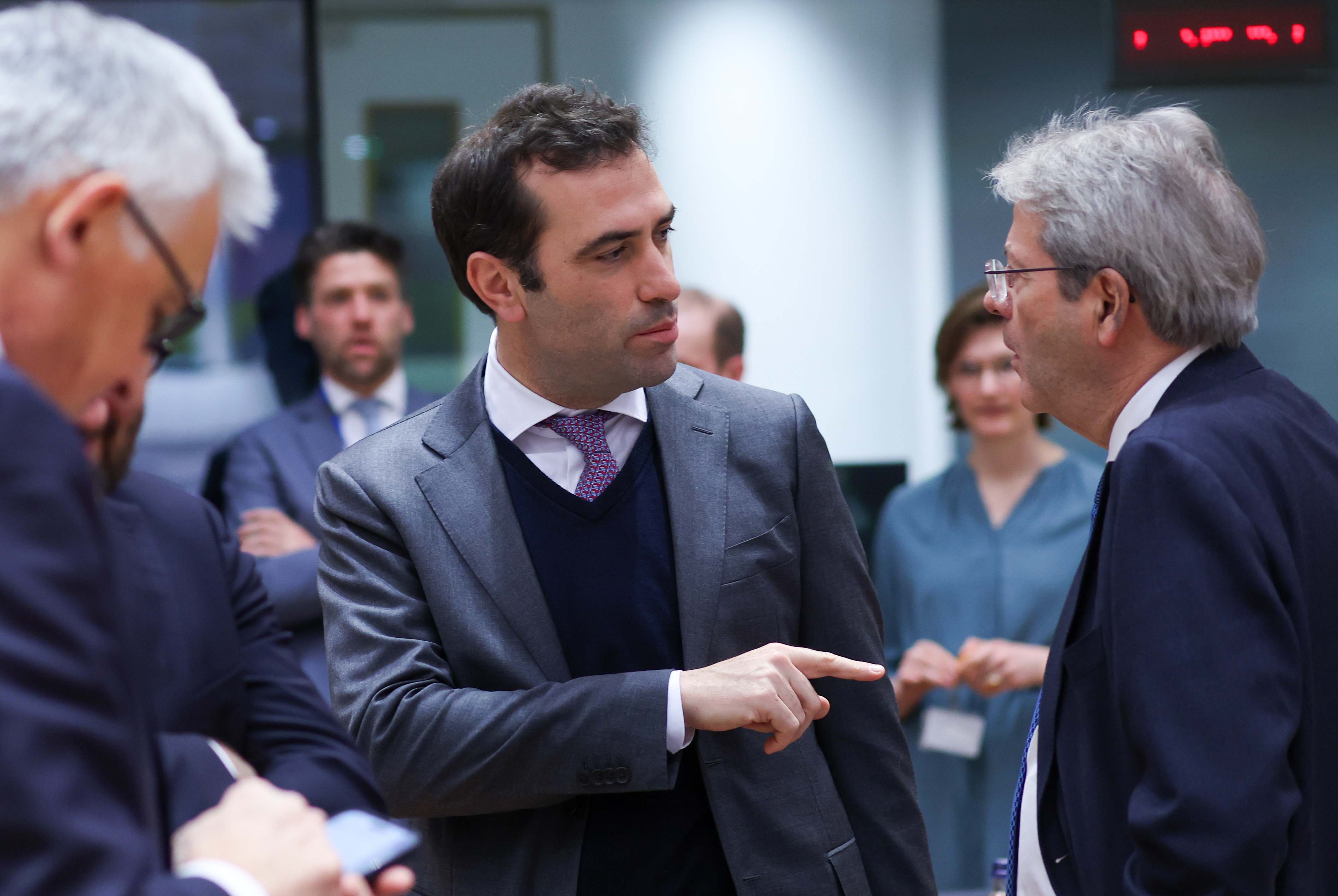 El ministro de Economía, Carlos Cuerpo, y el comisario de Economía, Paolo Gentiloni.