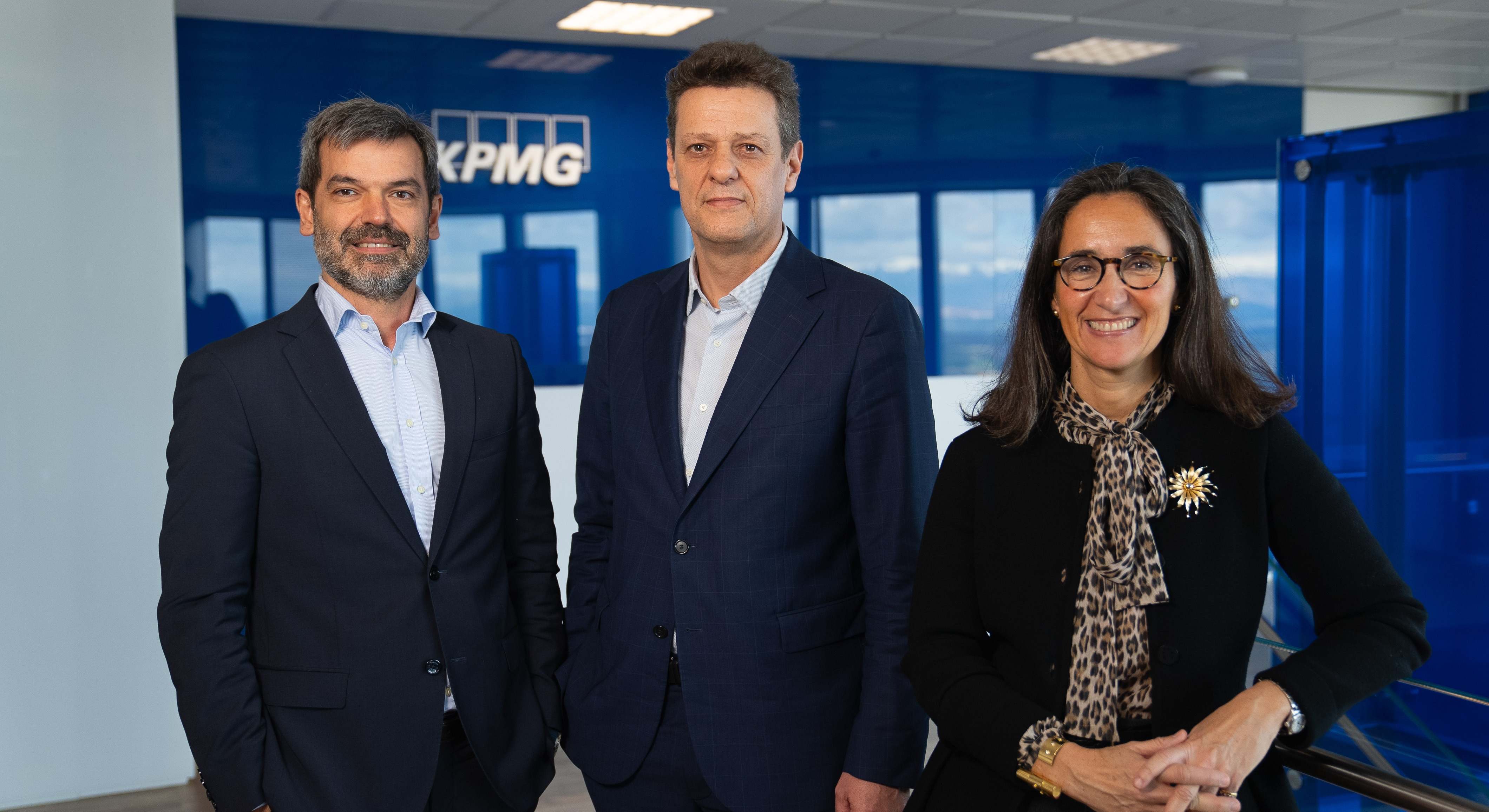 Ovidio Turrado, socio responsable de Funding Advisory, Alex Soler-Lluro, nuevo socio de Funding Advisory y Noelle Cajigas, socia de Deal Advisory de KPMG en España. EE