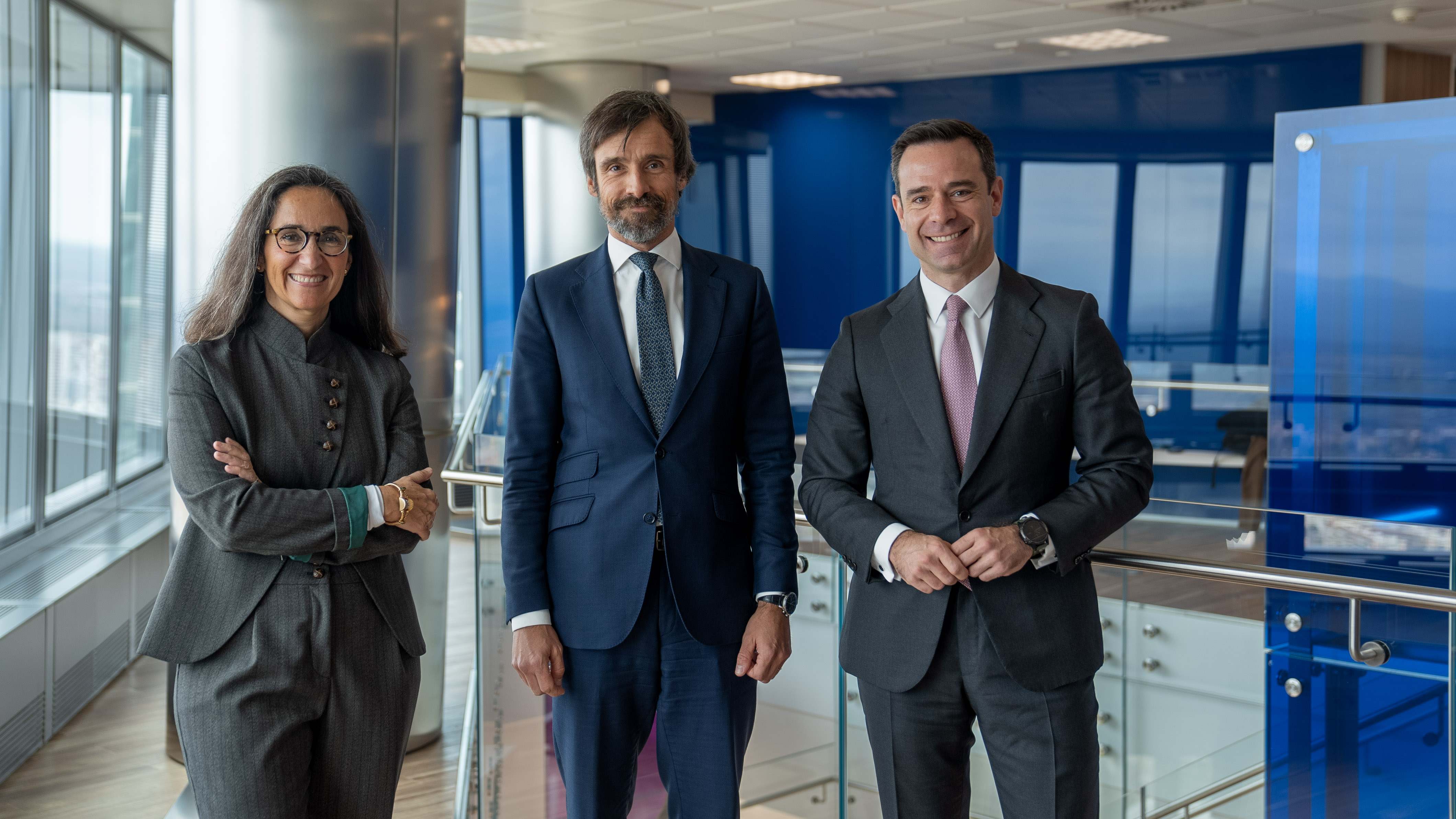 Noelle Cajigas, socia responsable de Deal Advisory de KPMG en España, junto a Francisco Boada, nuevo socio de Corporate Finance y a Jose A. Zarzalejos, socio responsable de Corporate Finance de la firma.