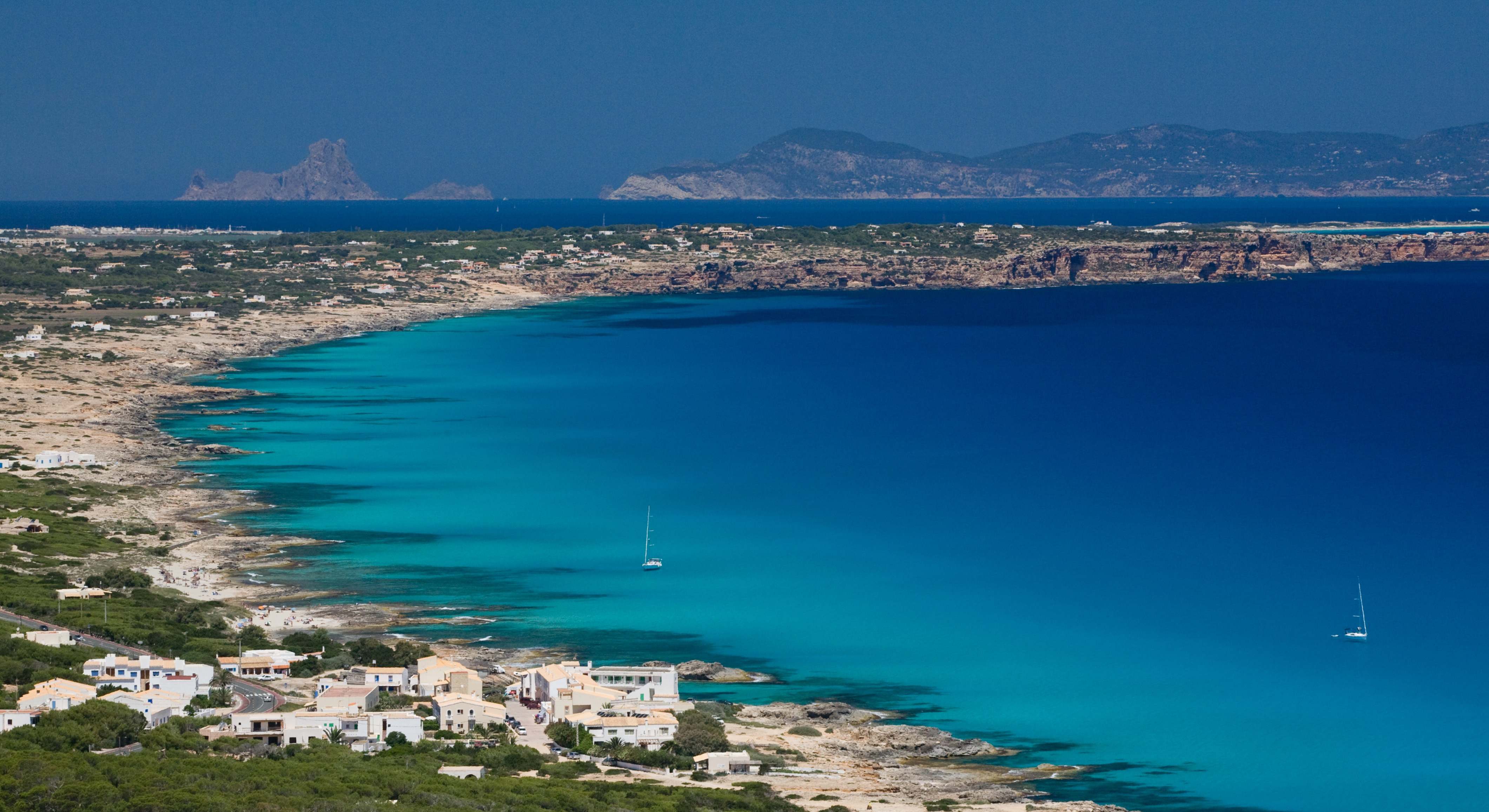 La costa de Formentera super azulita