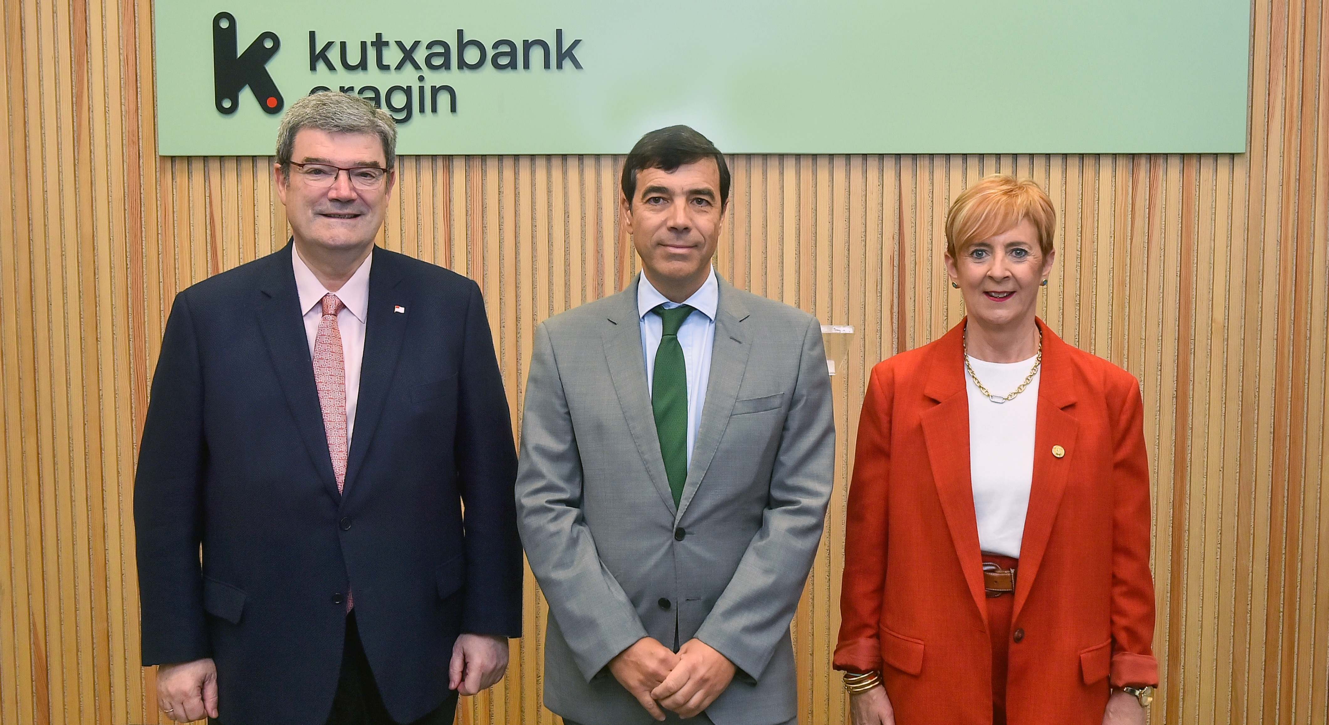 Juan Mari Aburto, Antón Arriola y Arantxa Tapia.