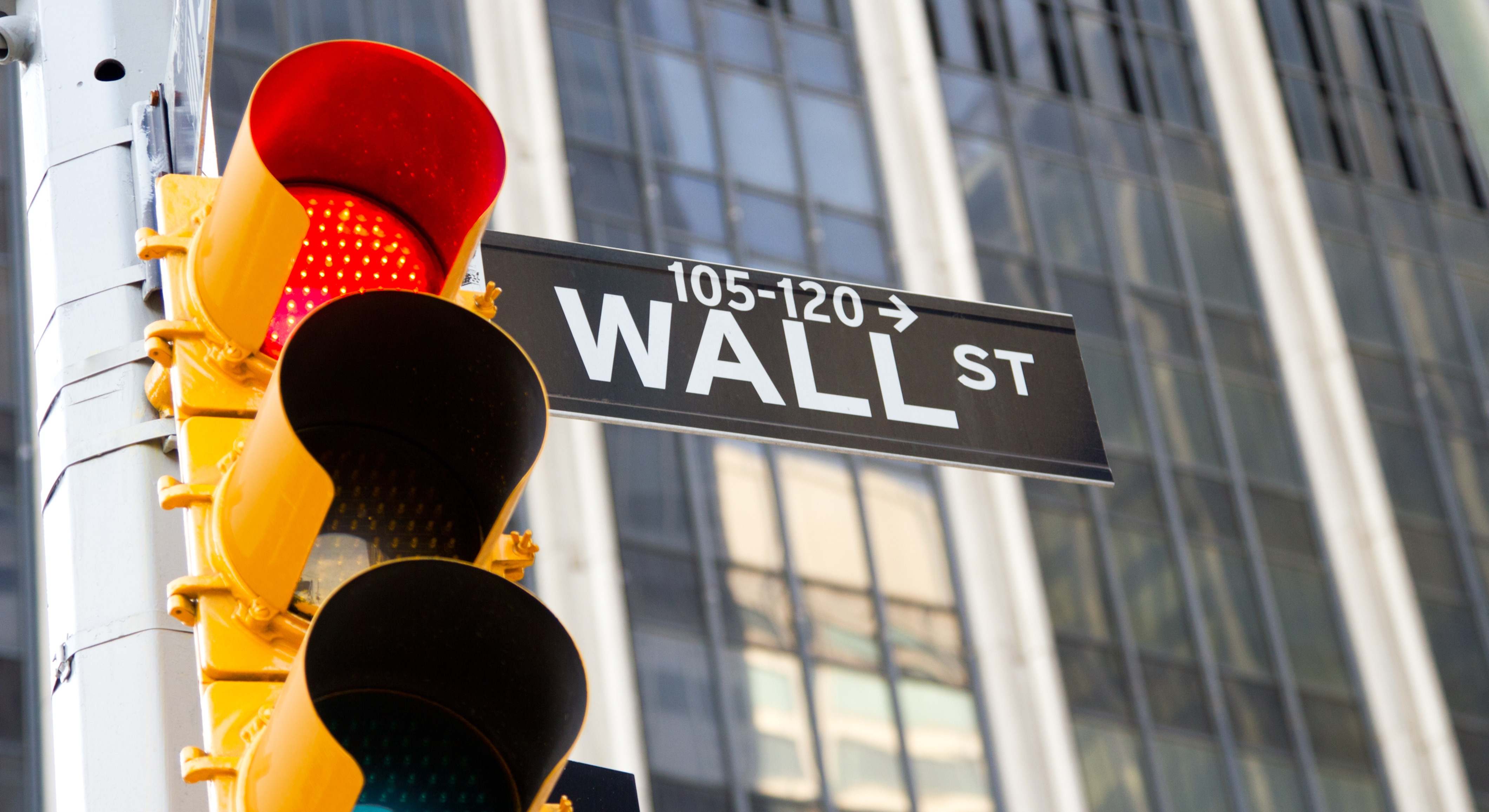 Semáforo en rojo en Wall Street