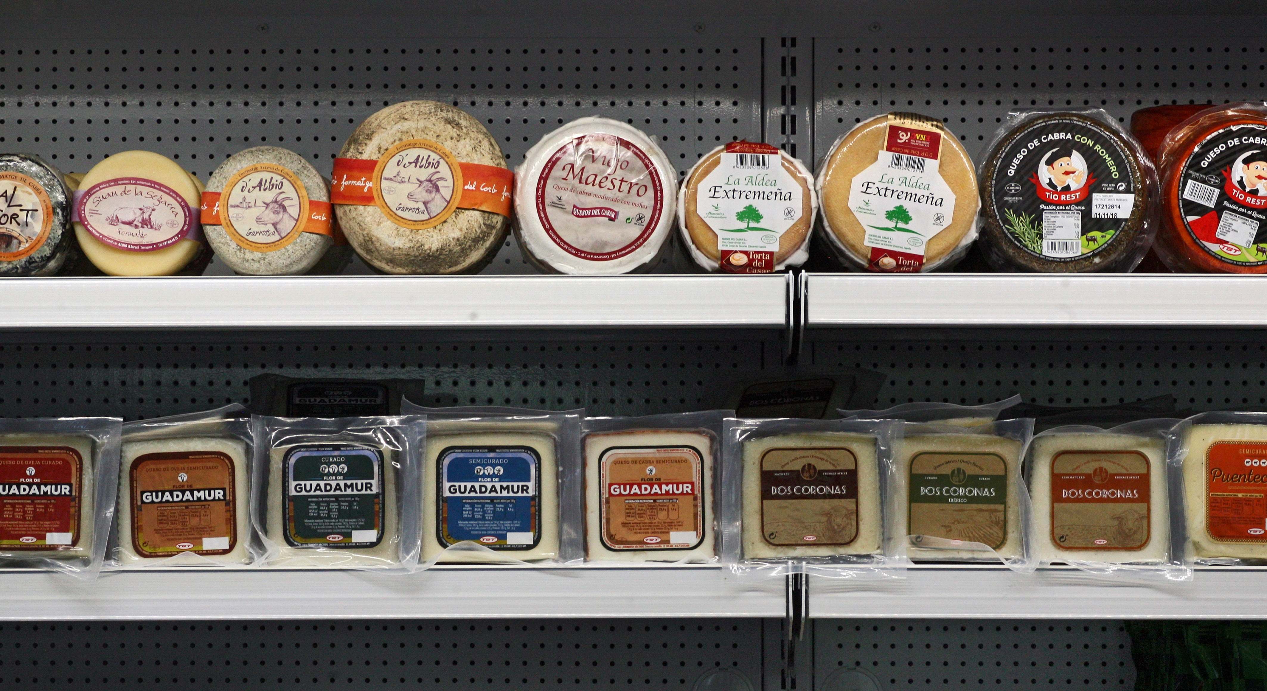 Las ventas de queso de origen español siguen cayendo.