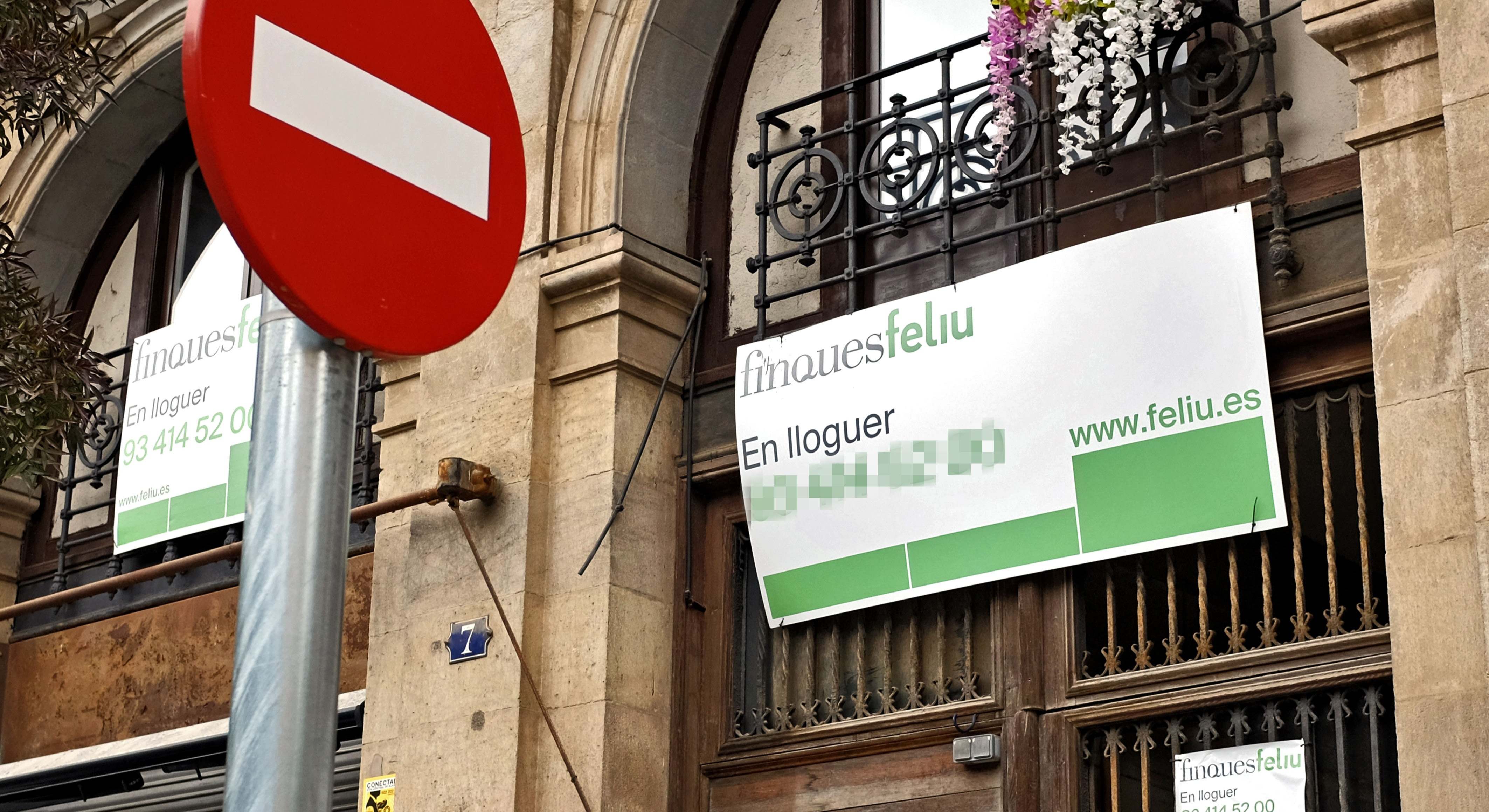 Cartel de piso en alquiler en Barcelona