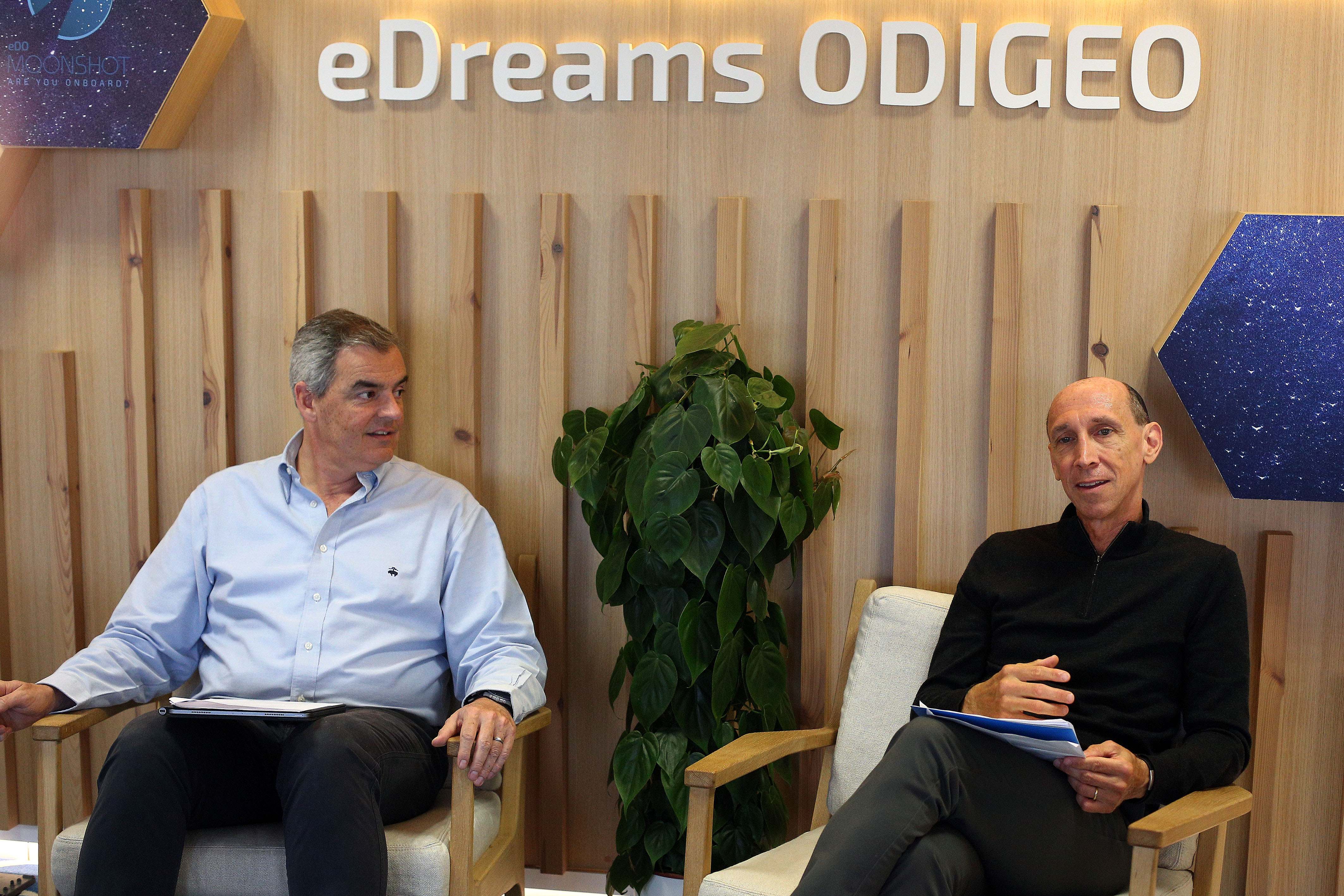 David Elizaga, director financiero, y Dana Dunne, consejero delegado, de eDreams. Luis Moreno