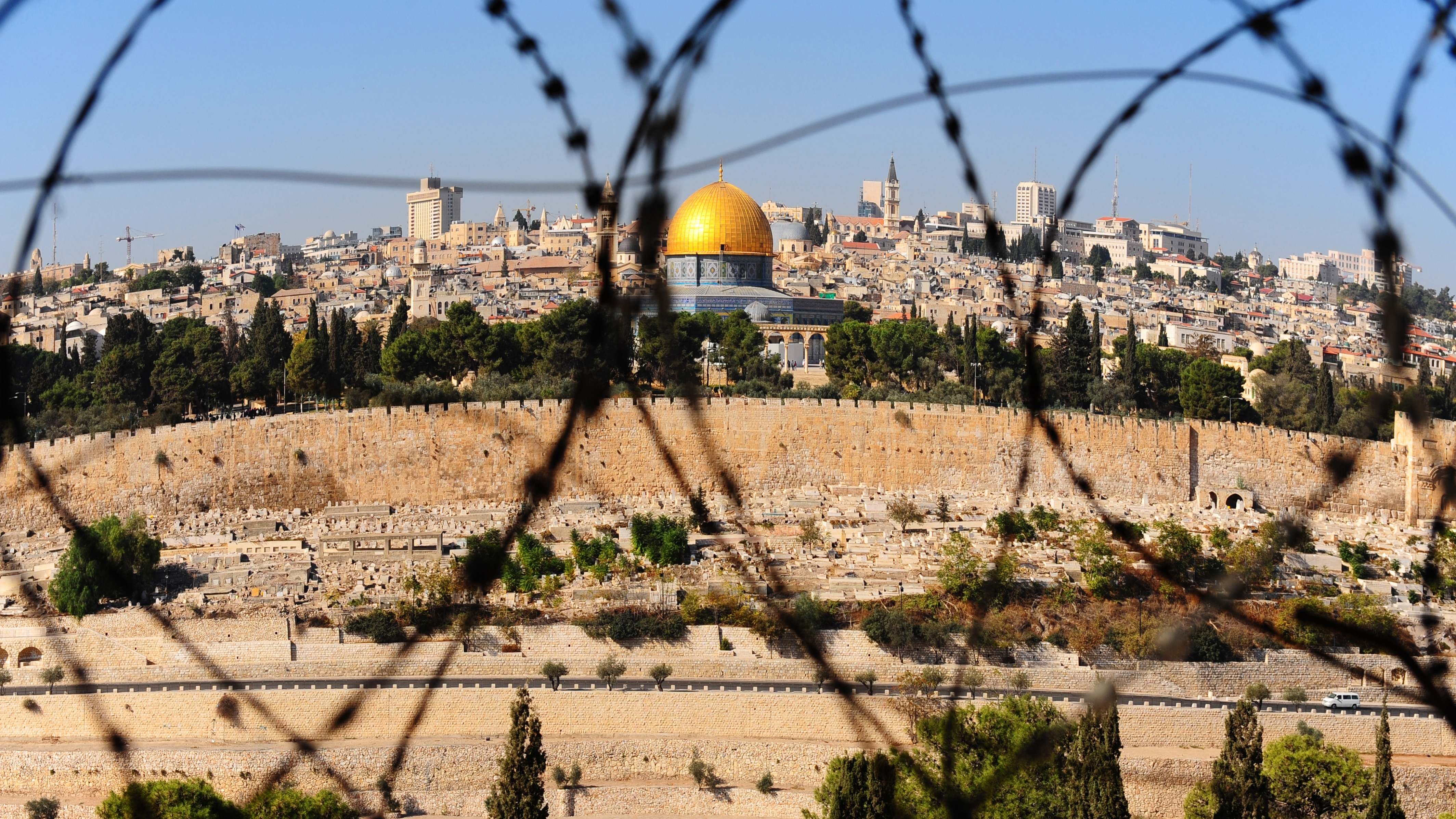 Imagen de la ciudad de Jerusalen con la Cupula de la Roca en primer plano, vista desde el Monte de los Olivos