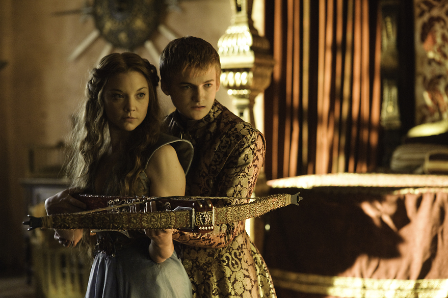 El Rey Joffrey con su nueva prometida Margaery Tyrell - 880x