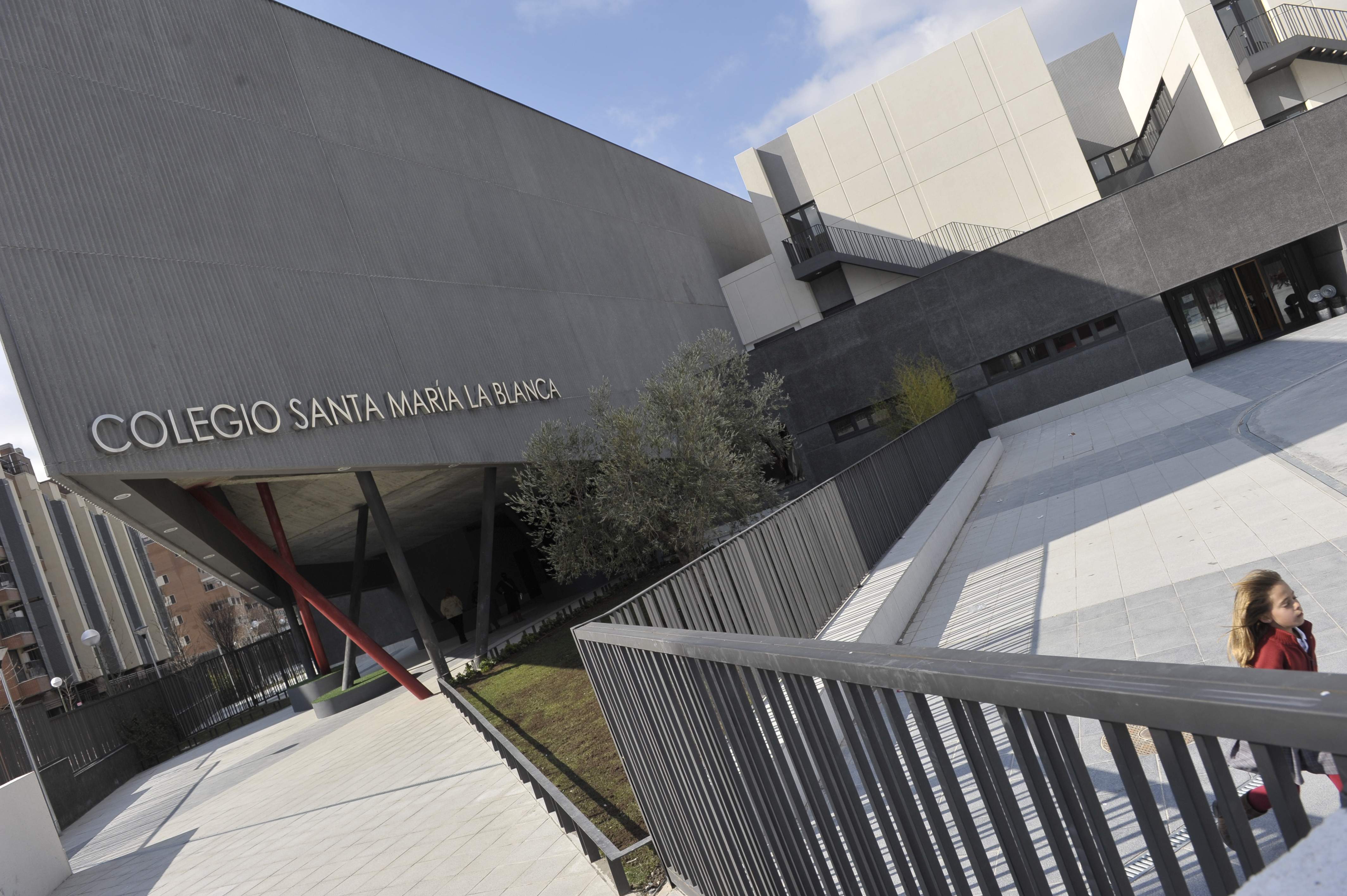colegio-santa-maria-la-blanca-efe-1.jpg