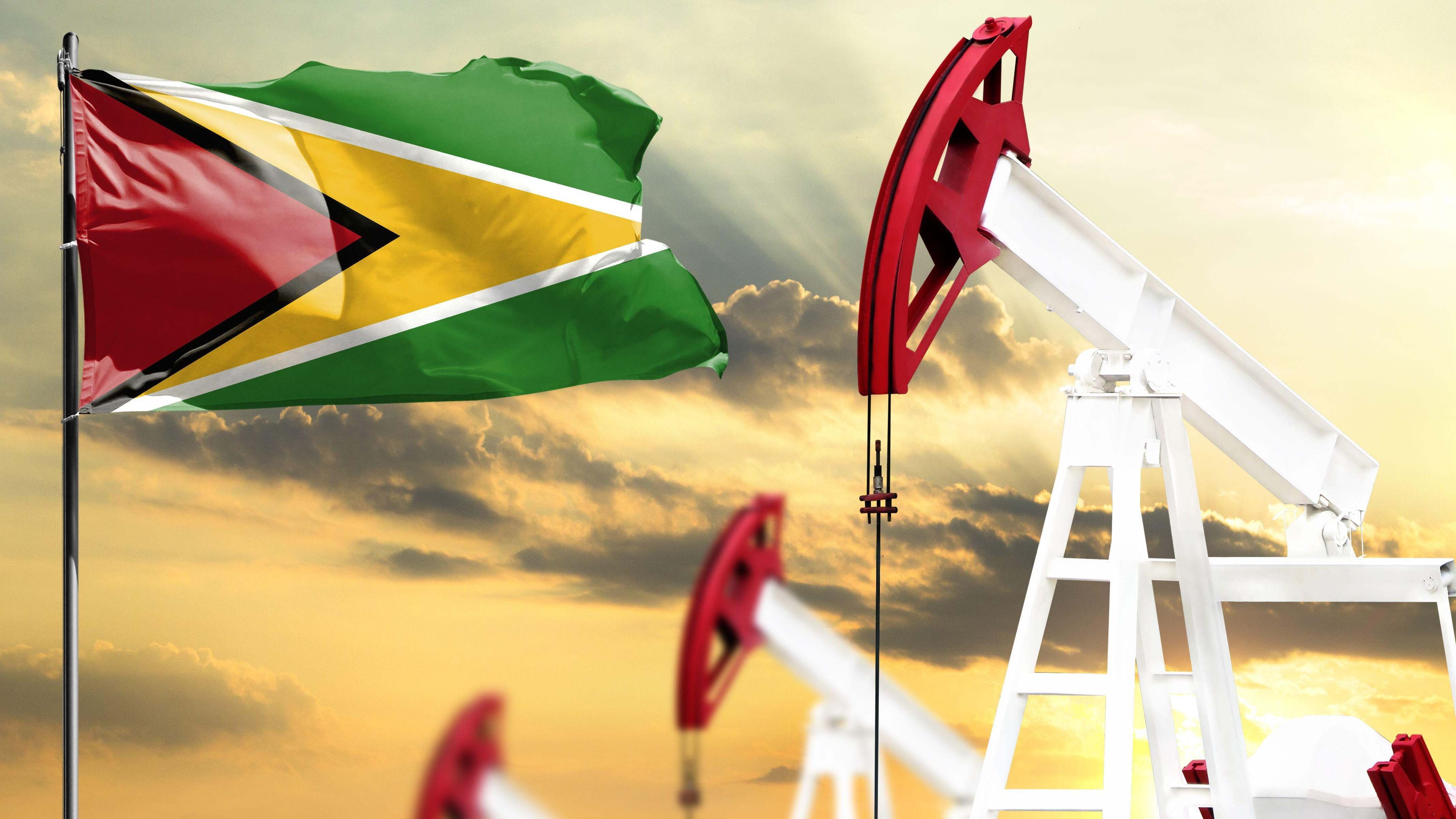 martillos extracción petróleo bandera Guyana