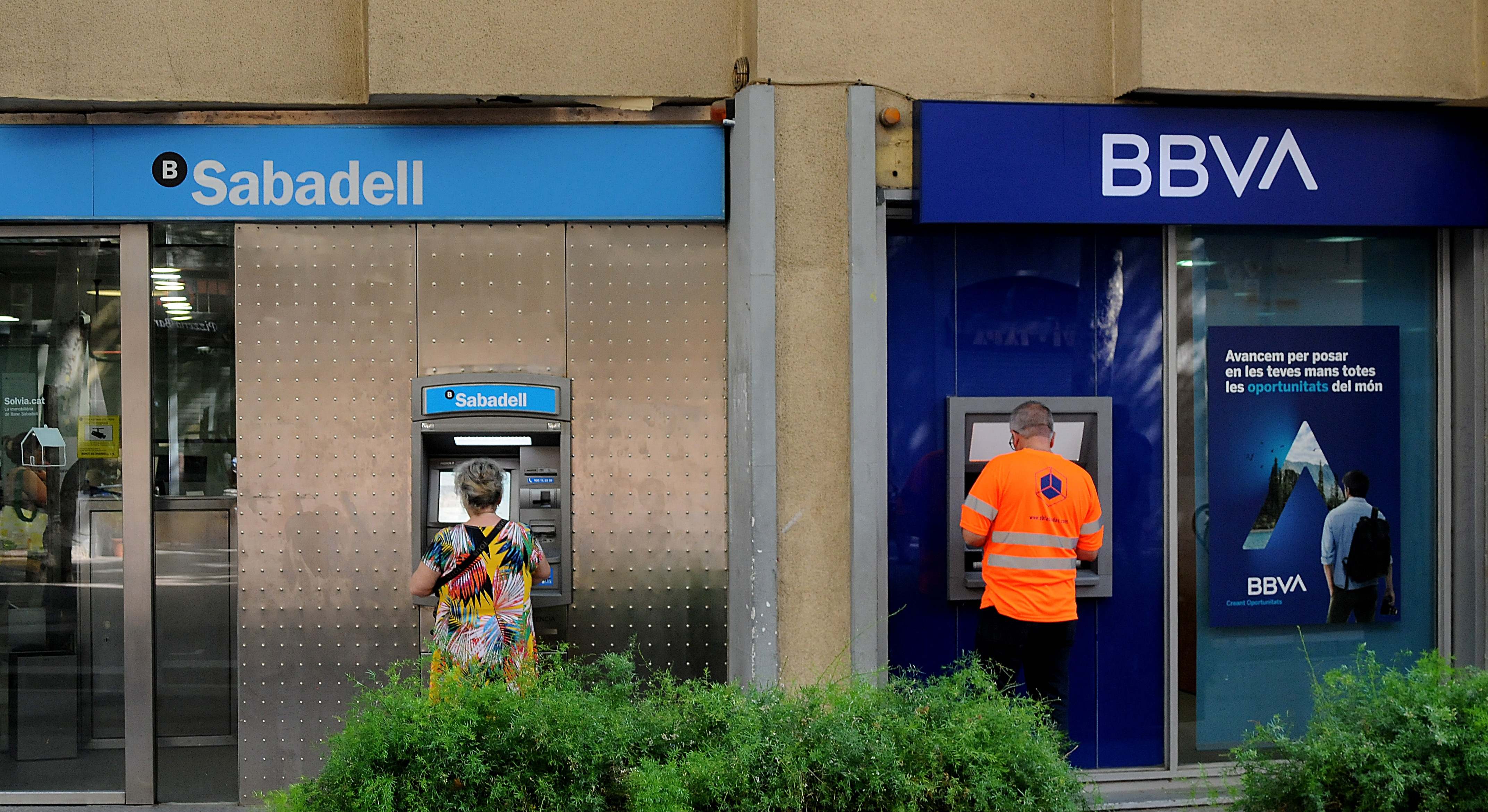 Sucursales BBVA y Sabadell